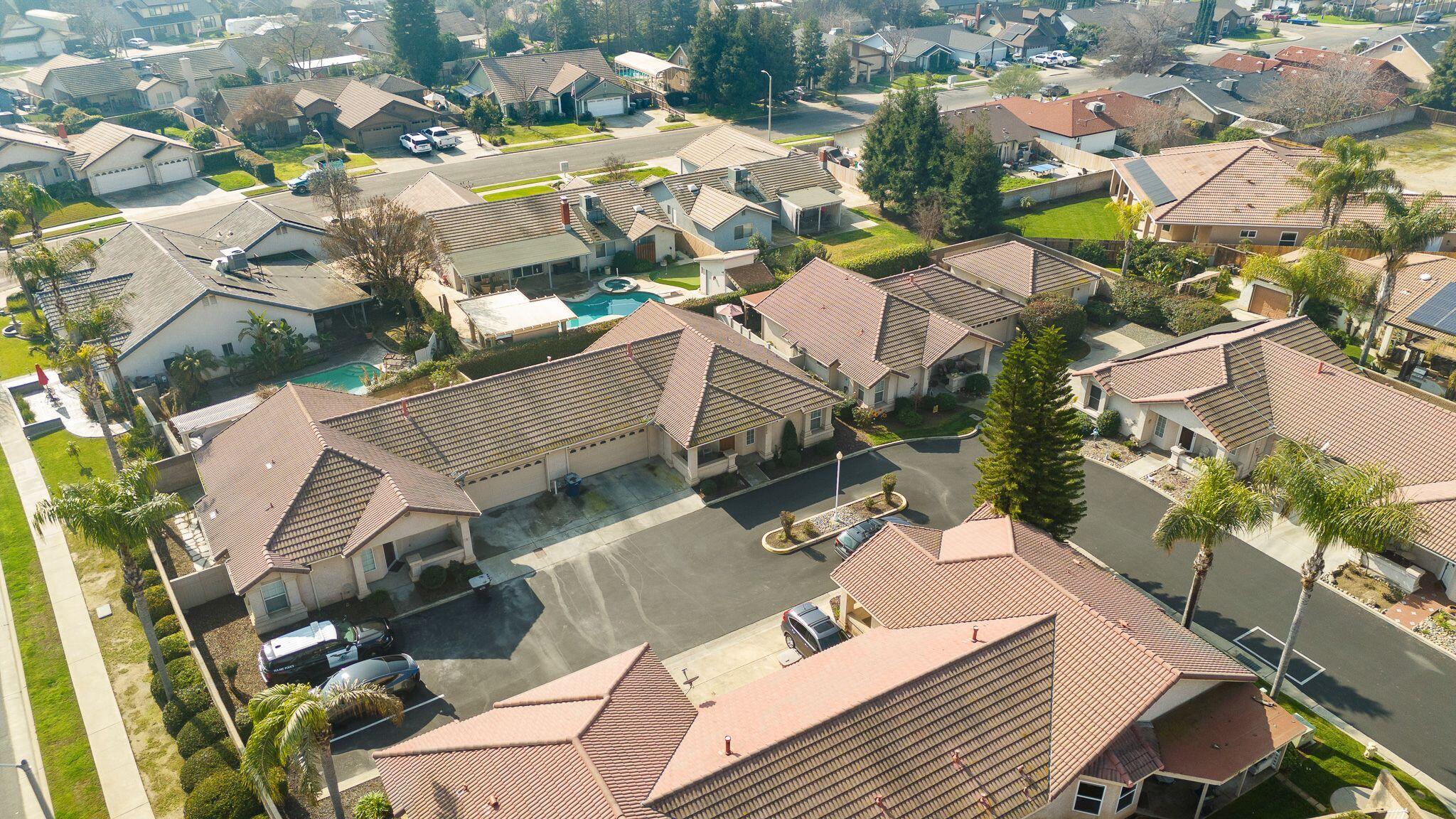 2425 Capitol Ct, Tulare, CA 93274