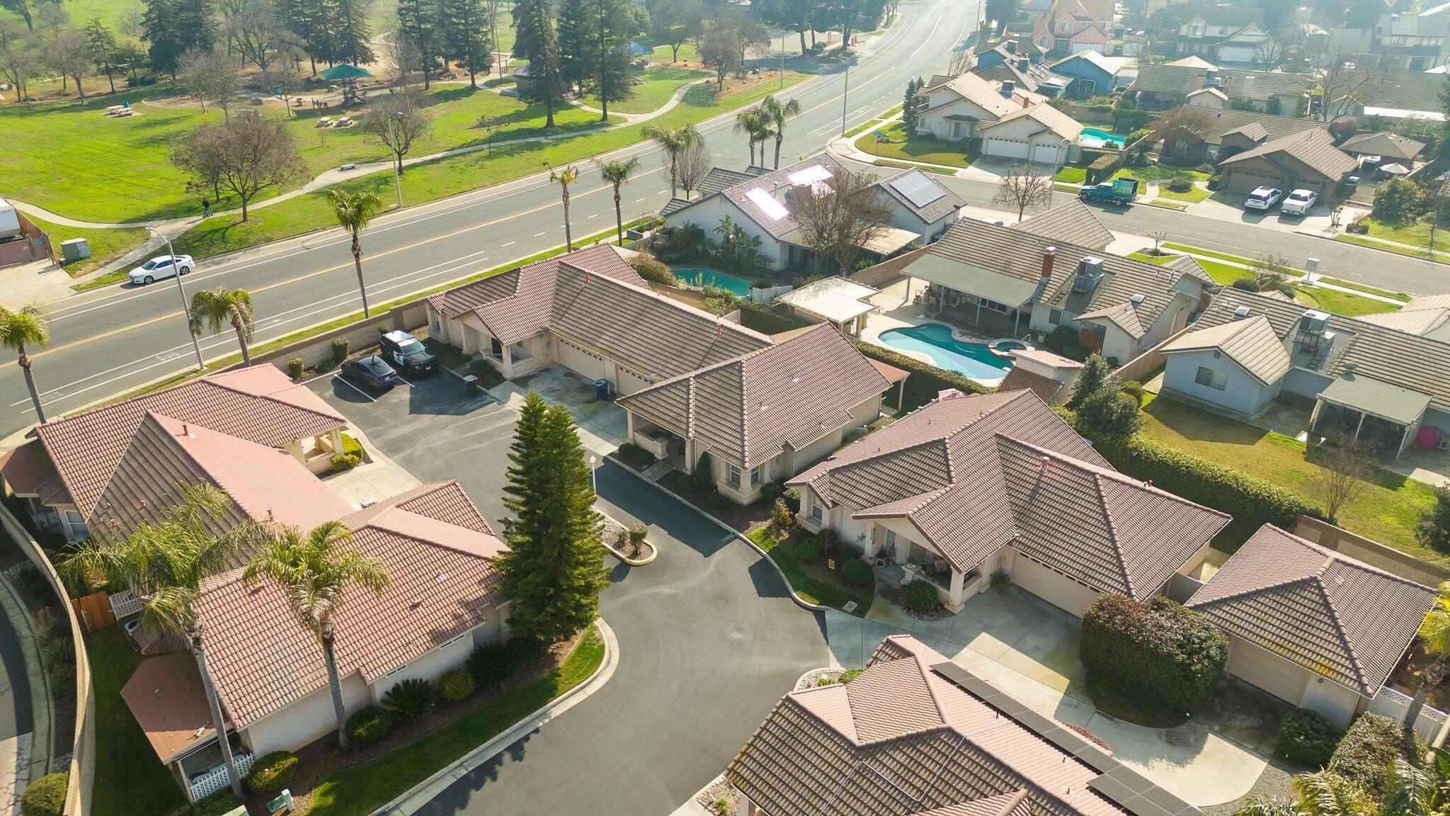 2425 Capitol Ct, Tulare, CA 93274