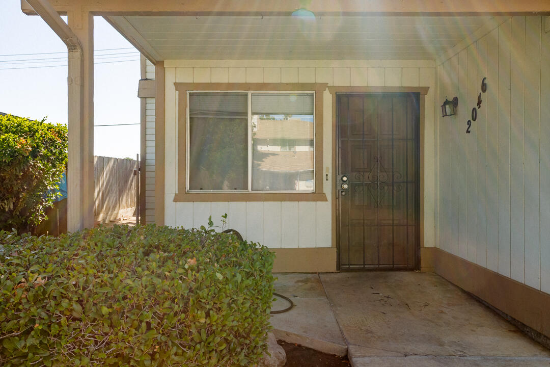 2046 E Laura Ave, Visalia, CA 93292