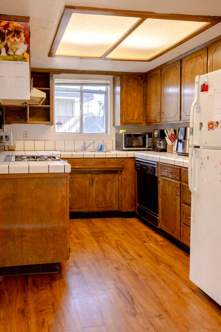 2046 E Laura Ave, Visalia, CA 93292