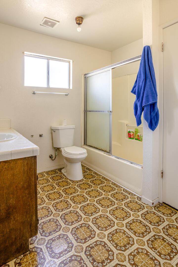 2046 E Laura Ave, Visalia, CA 93292