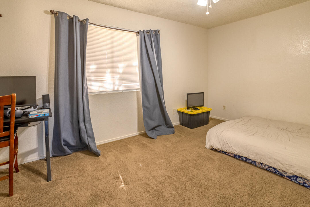 2046 E Laura Ave, Visalia, CA 93292