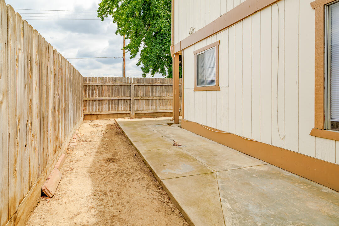 2046 E Laura Ave, Visalia, CA 93292