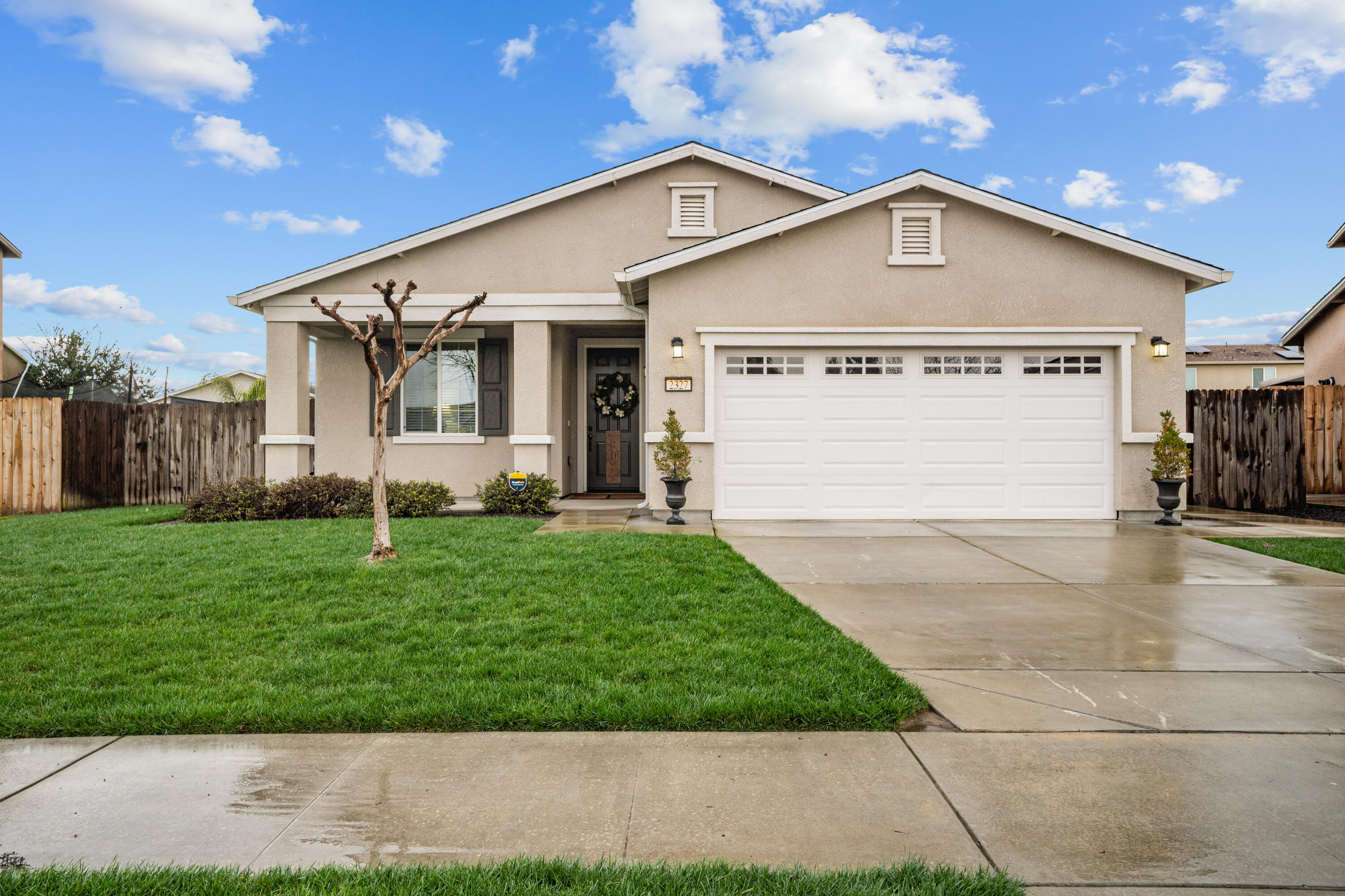 2327 W Flagstaff Ct, Visalia, CA 93291