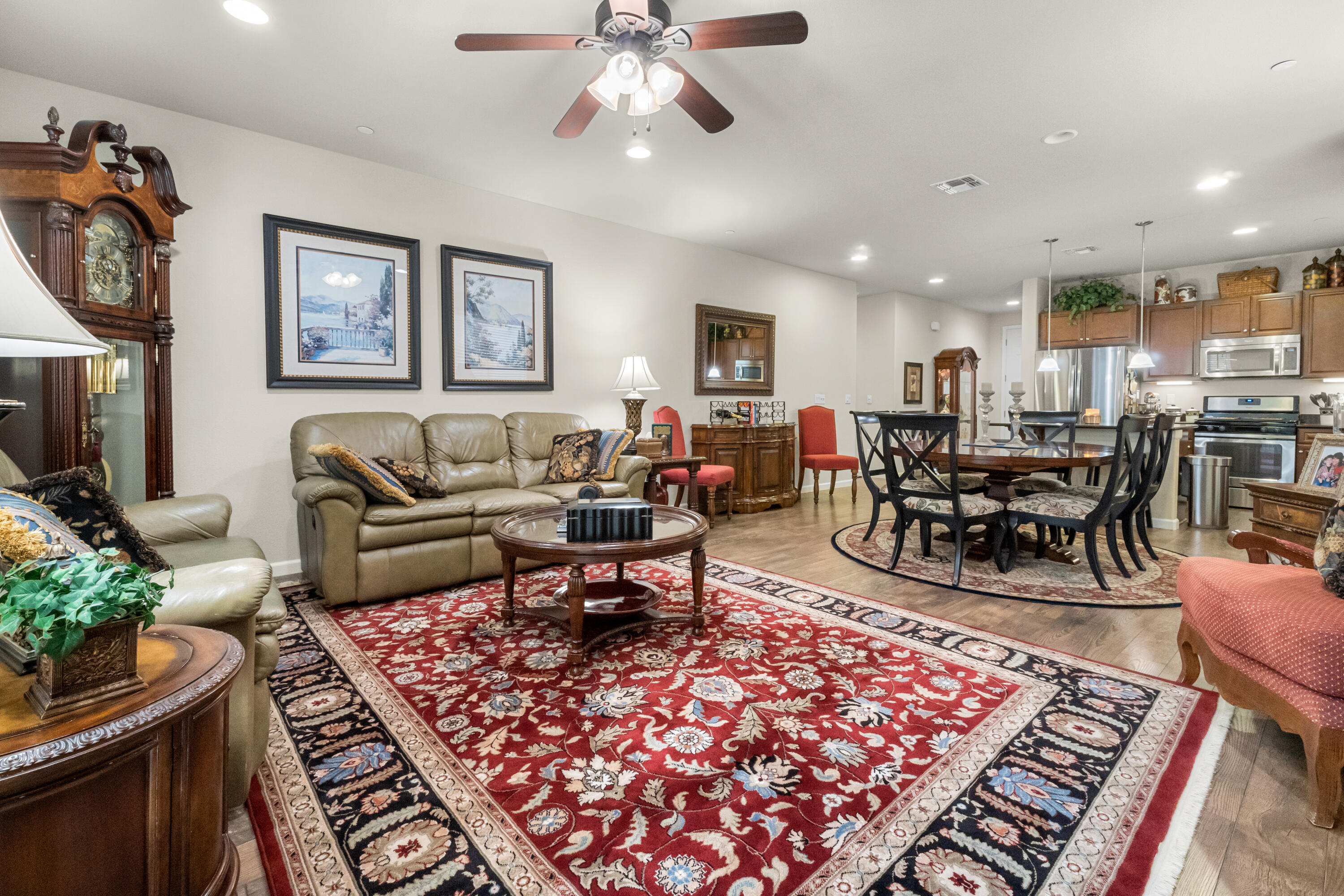 2327 W Flagstaff Ct, Visalia, CA 93291