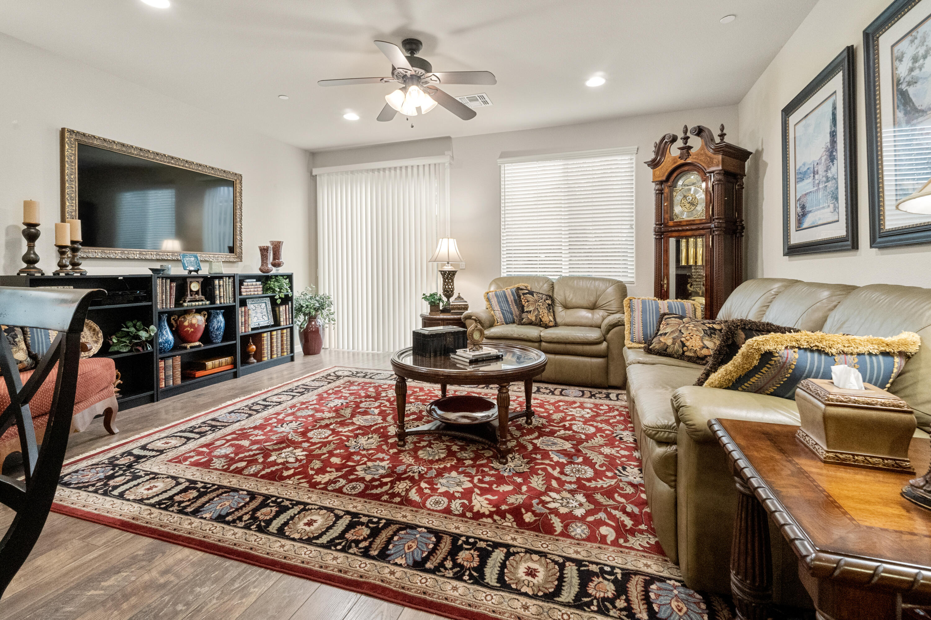 2327 W Flagstaff Ct, Visalia, CA 93291