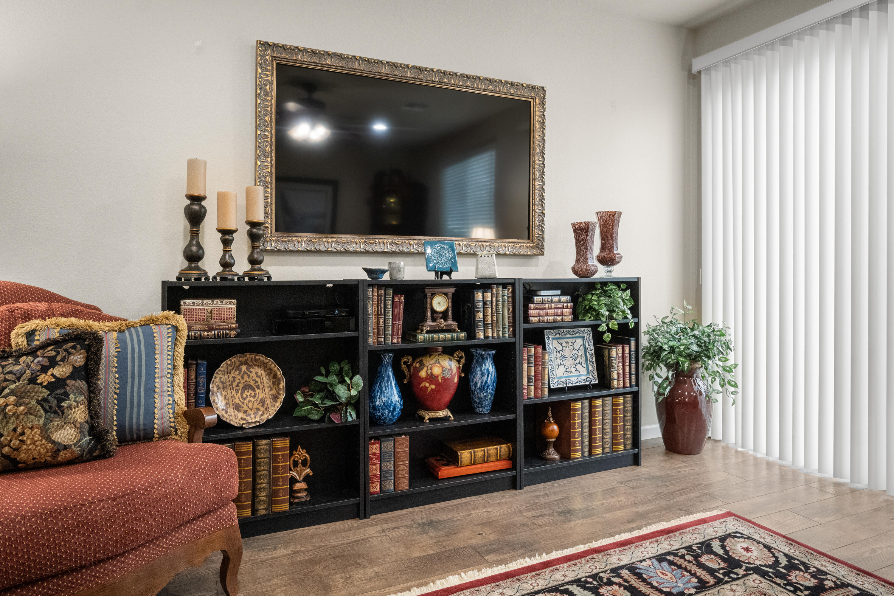 2327 W Flagstaff Ct, Visalia, CA 93291