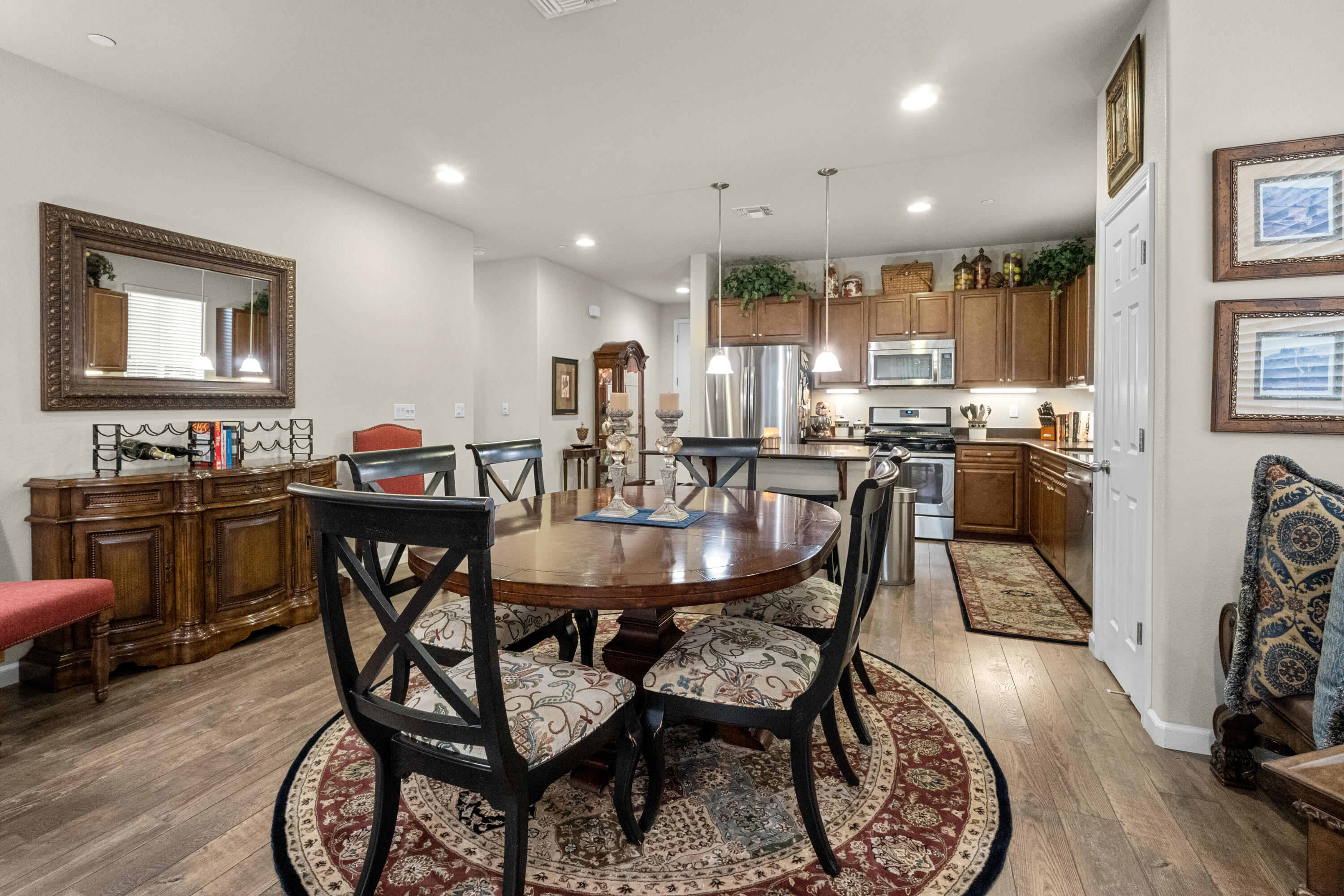 2327 W Flagstaff Ct, Visalia, CA 93291