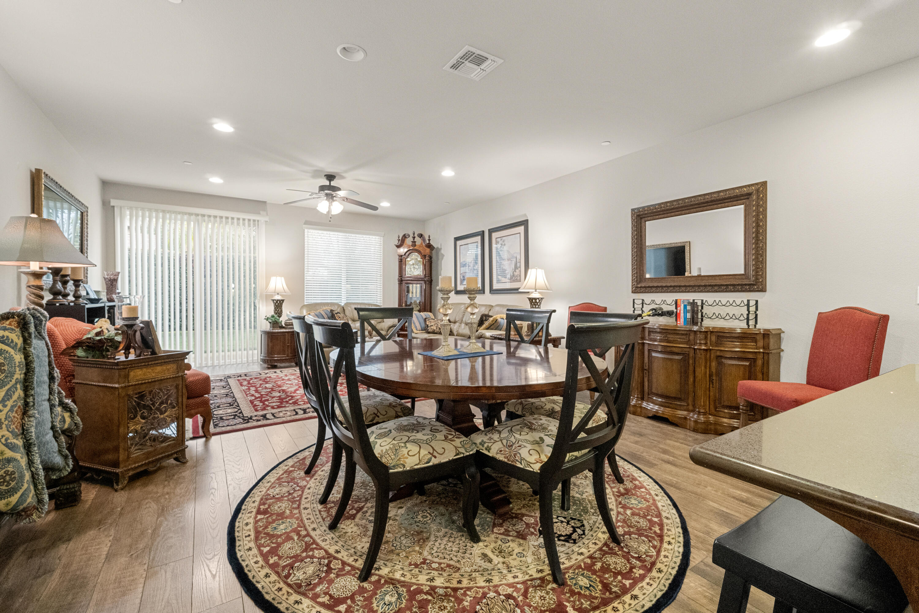 2327 W Flagstaff Ct, Visalia, CA 93291