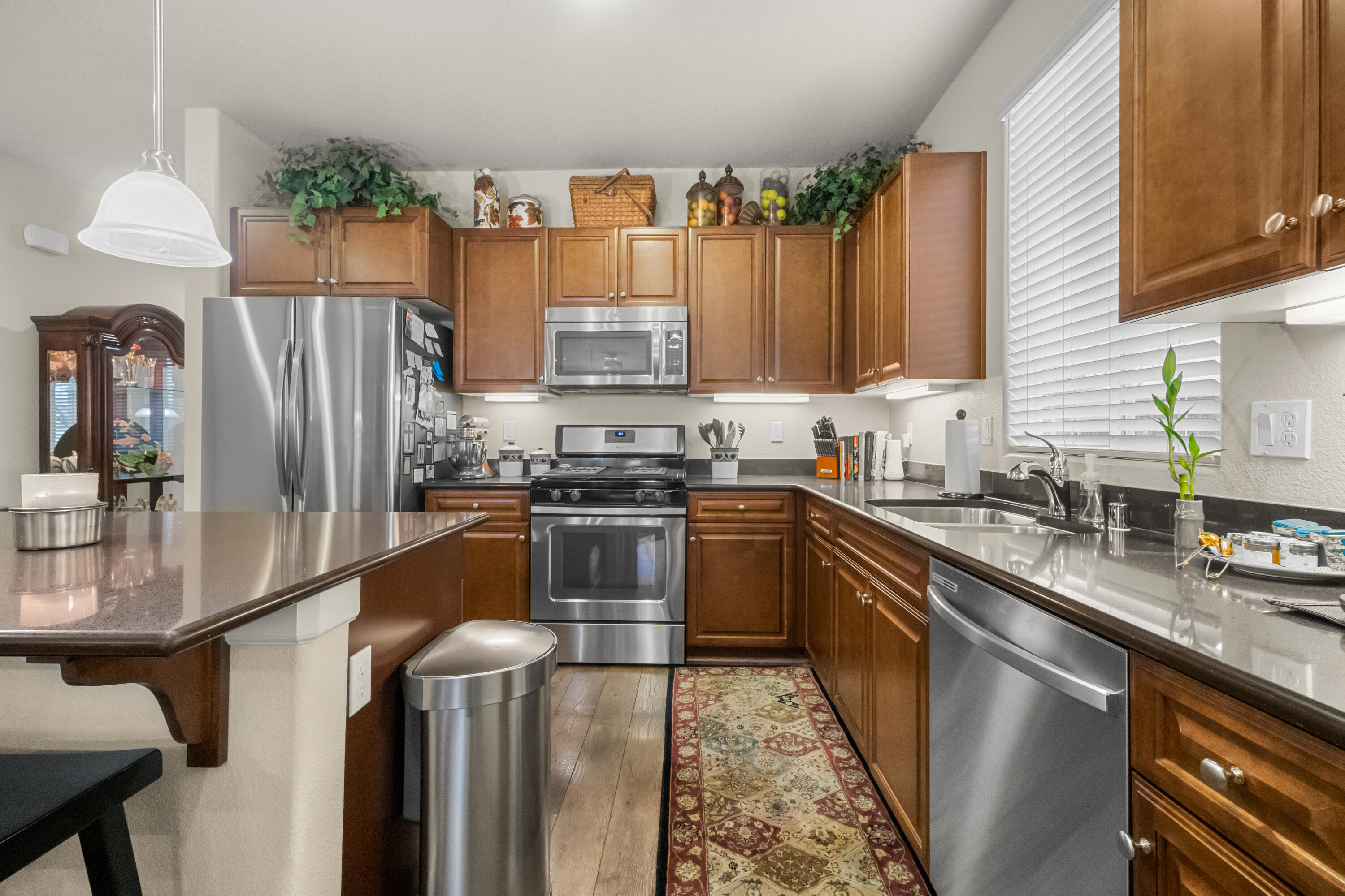 2327 W Flagstaff Ct, Visalia, CA 93291