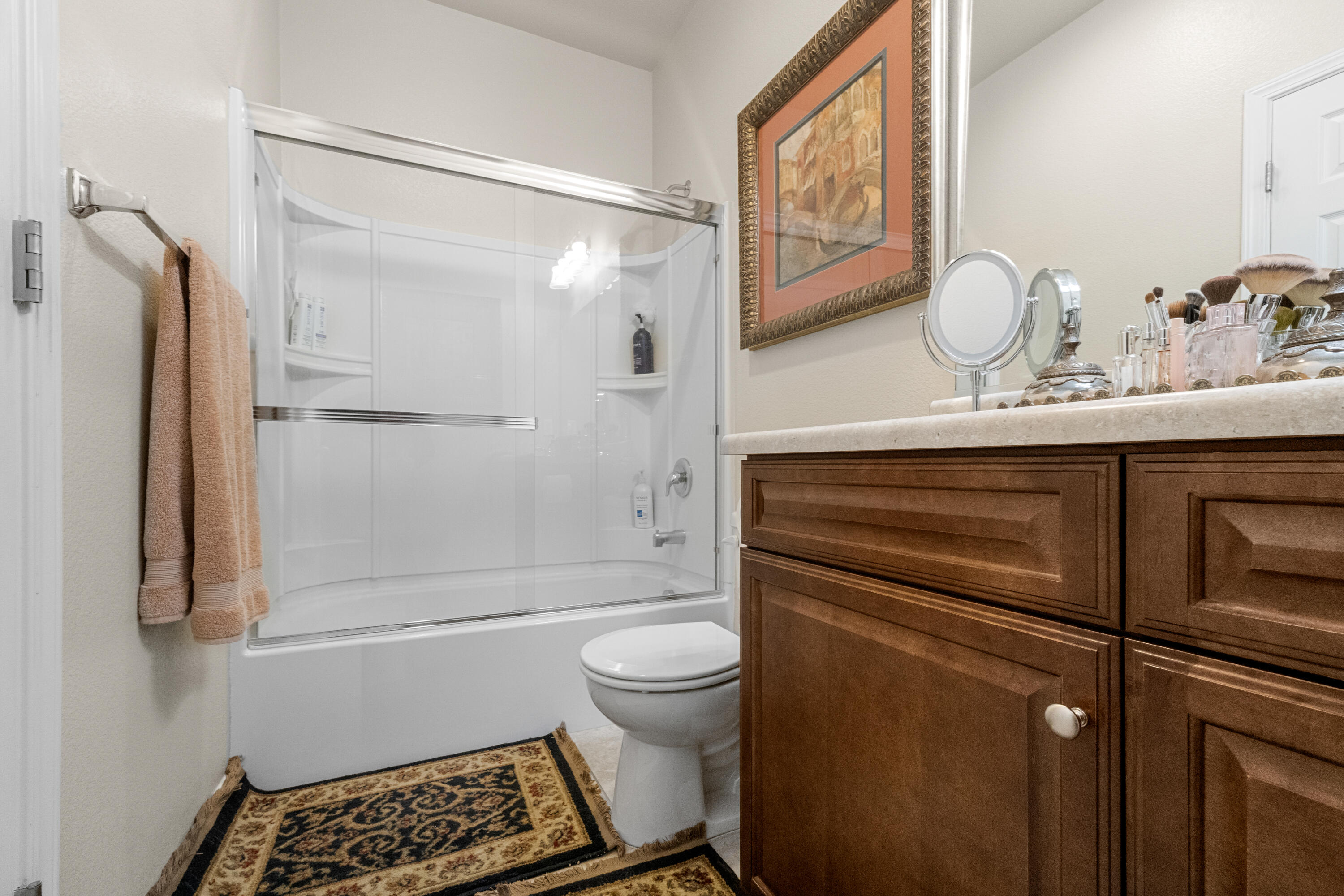 2327 W Flagstaff Ct, Visalia, CA 93291