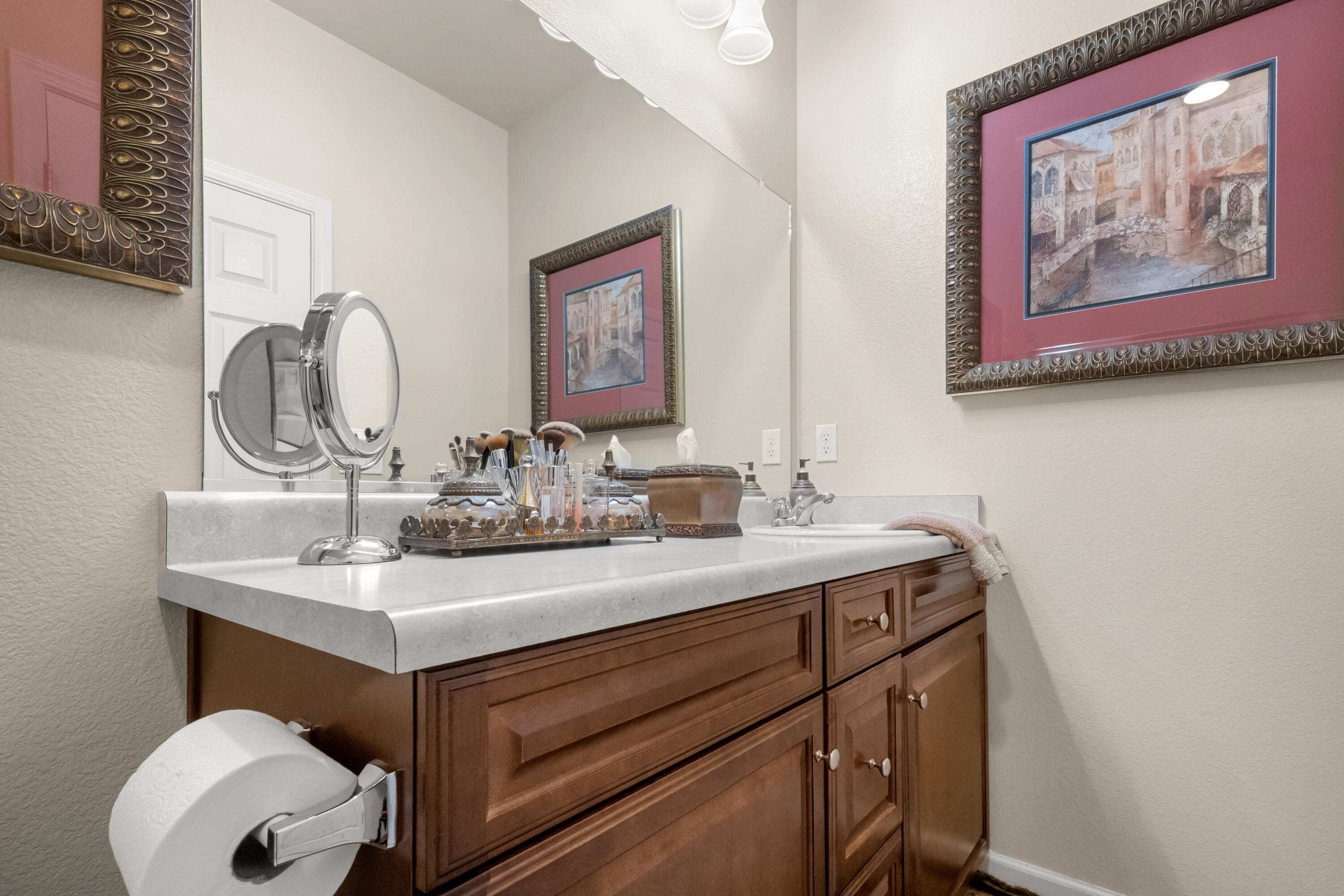 2327 W Flagstaff Ct, Visalia, CA 93291