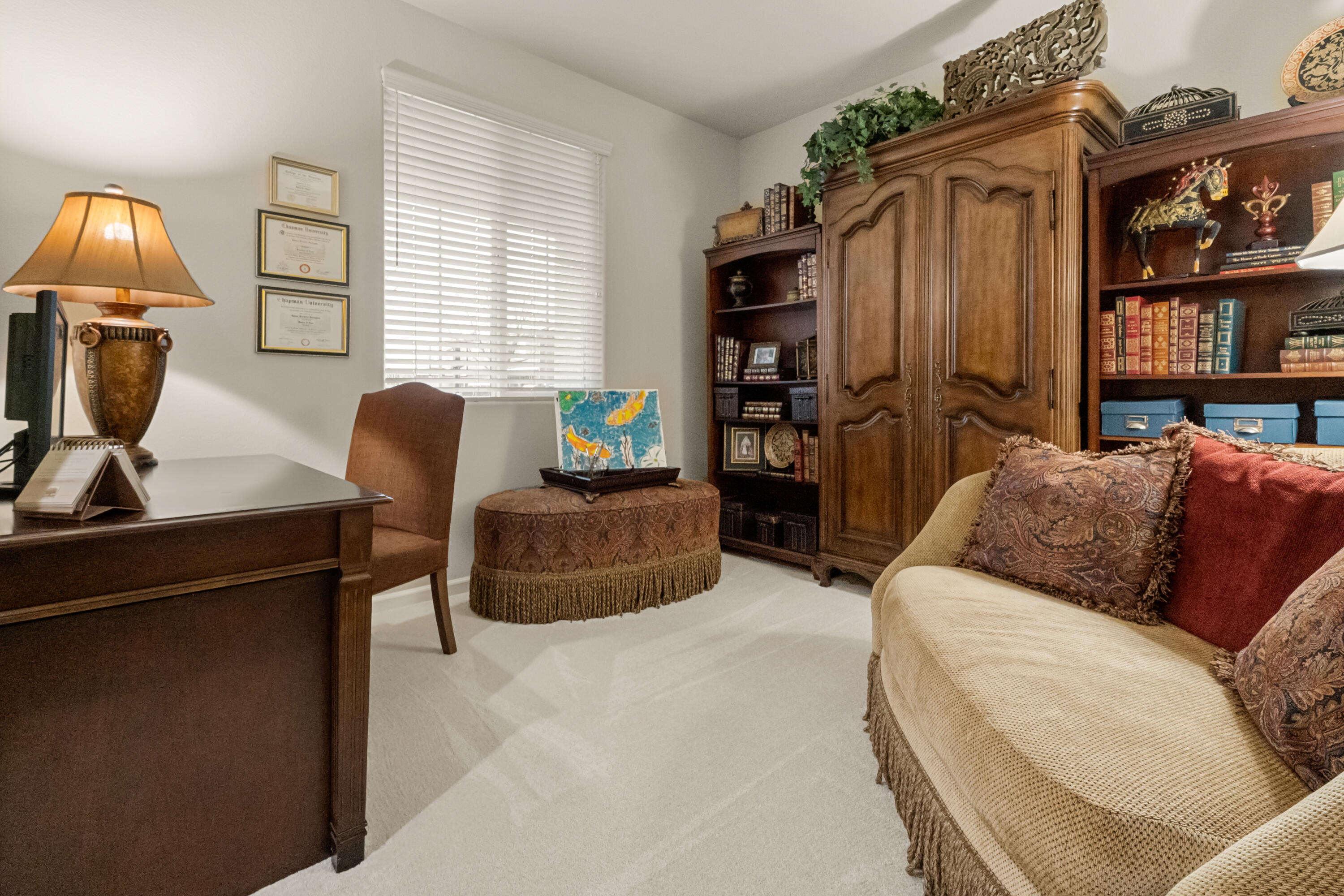 2327 W Flagstaff Ct, Visalia, CA 93291