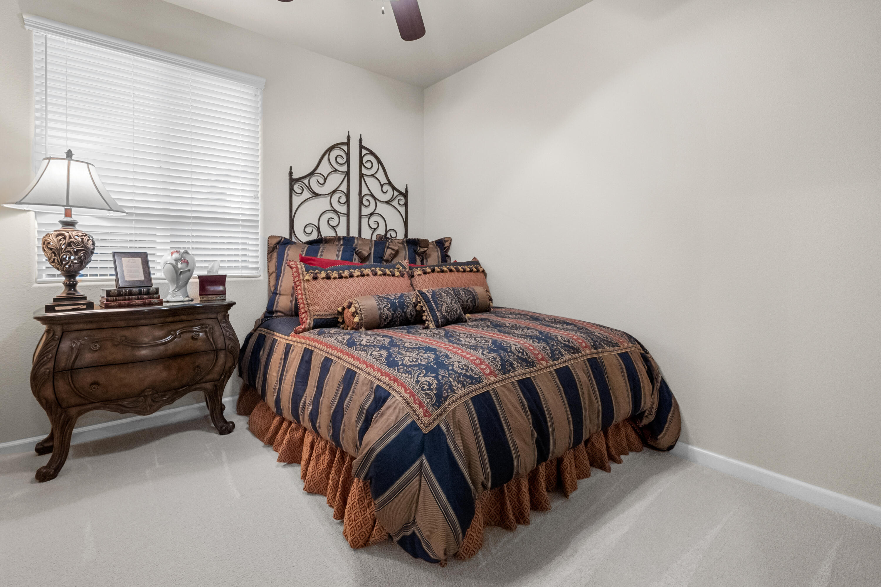 2327 W Flagstaff Ct, Visalia, CA 93291