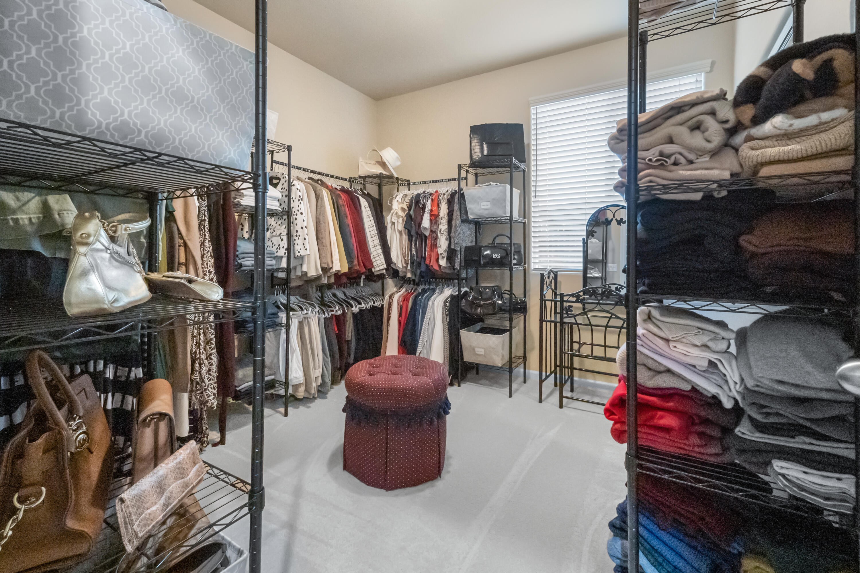 2327 W Flagstaff Ct, Visalia, CA 93291