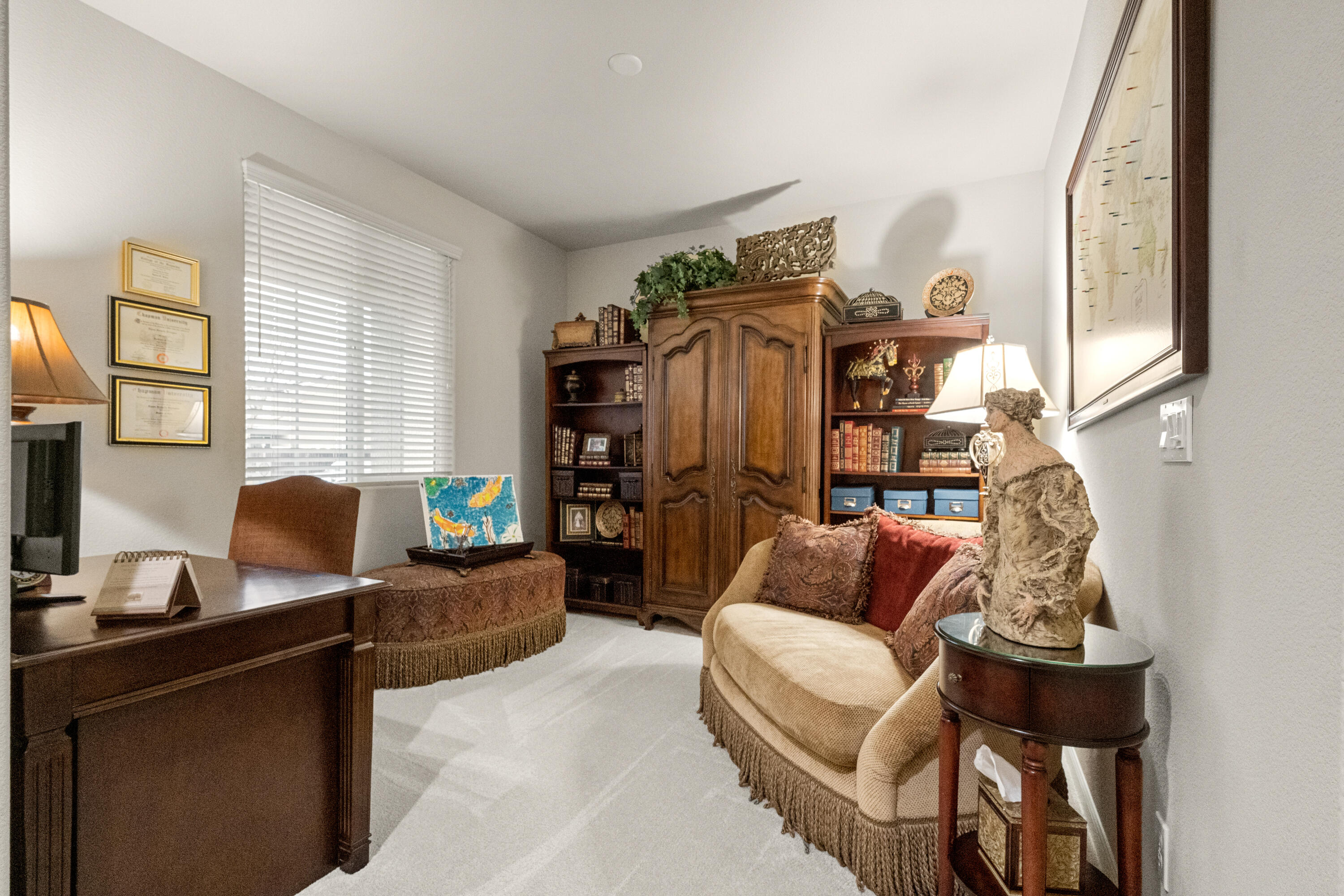 2327 W Flagstaff Ct, Visalia, CA 93291