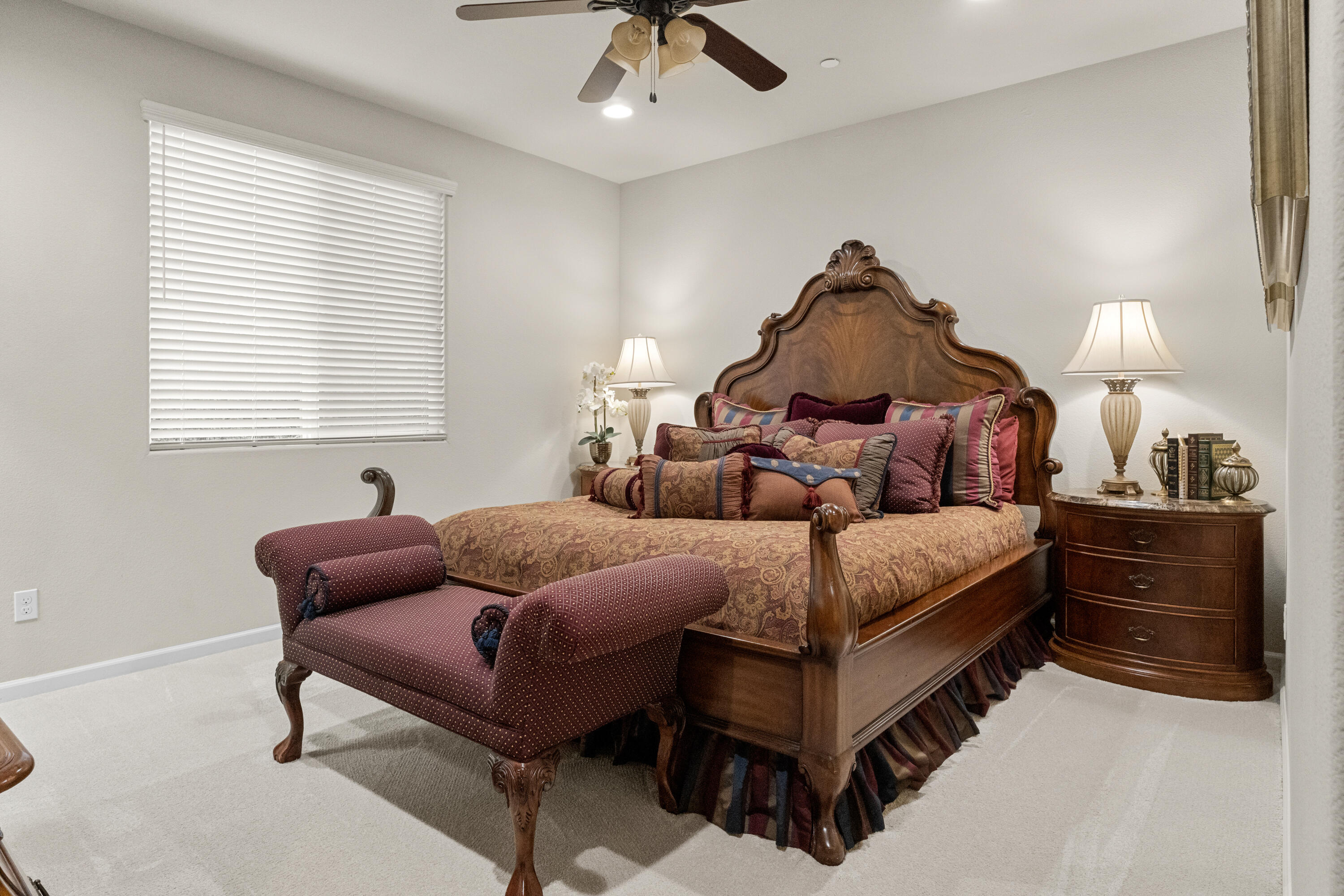 2327 W Flagstaff Ct, Visalia, CA 93291