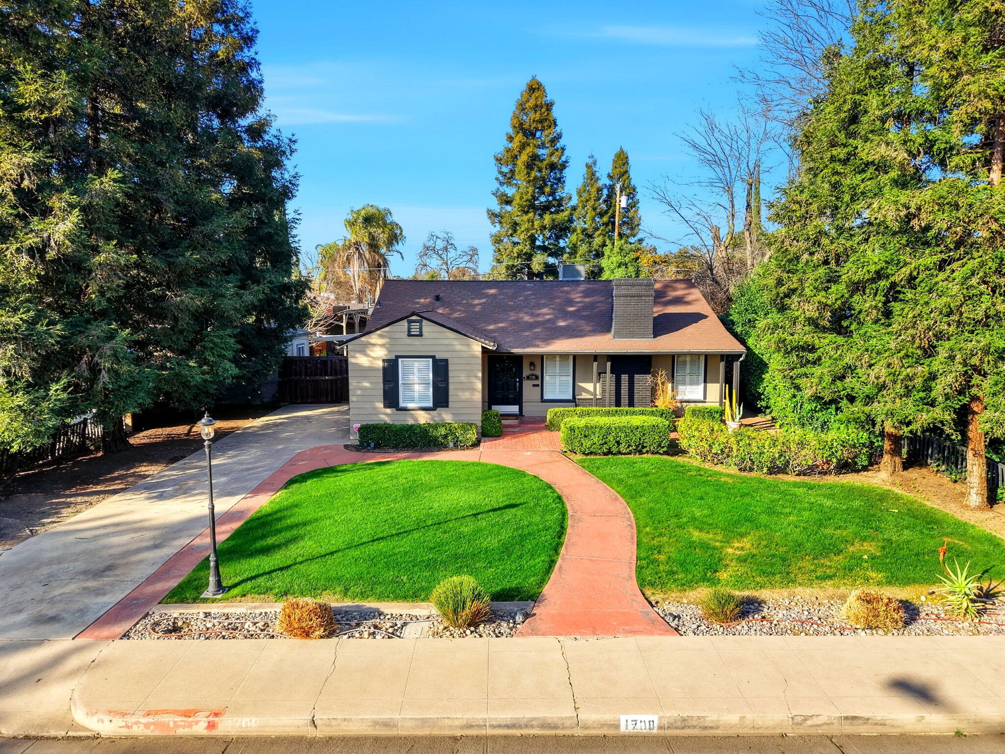 1708 W Myrtle Ave, Visalia, CA 93277