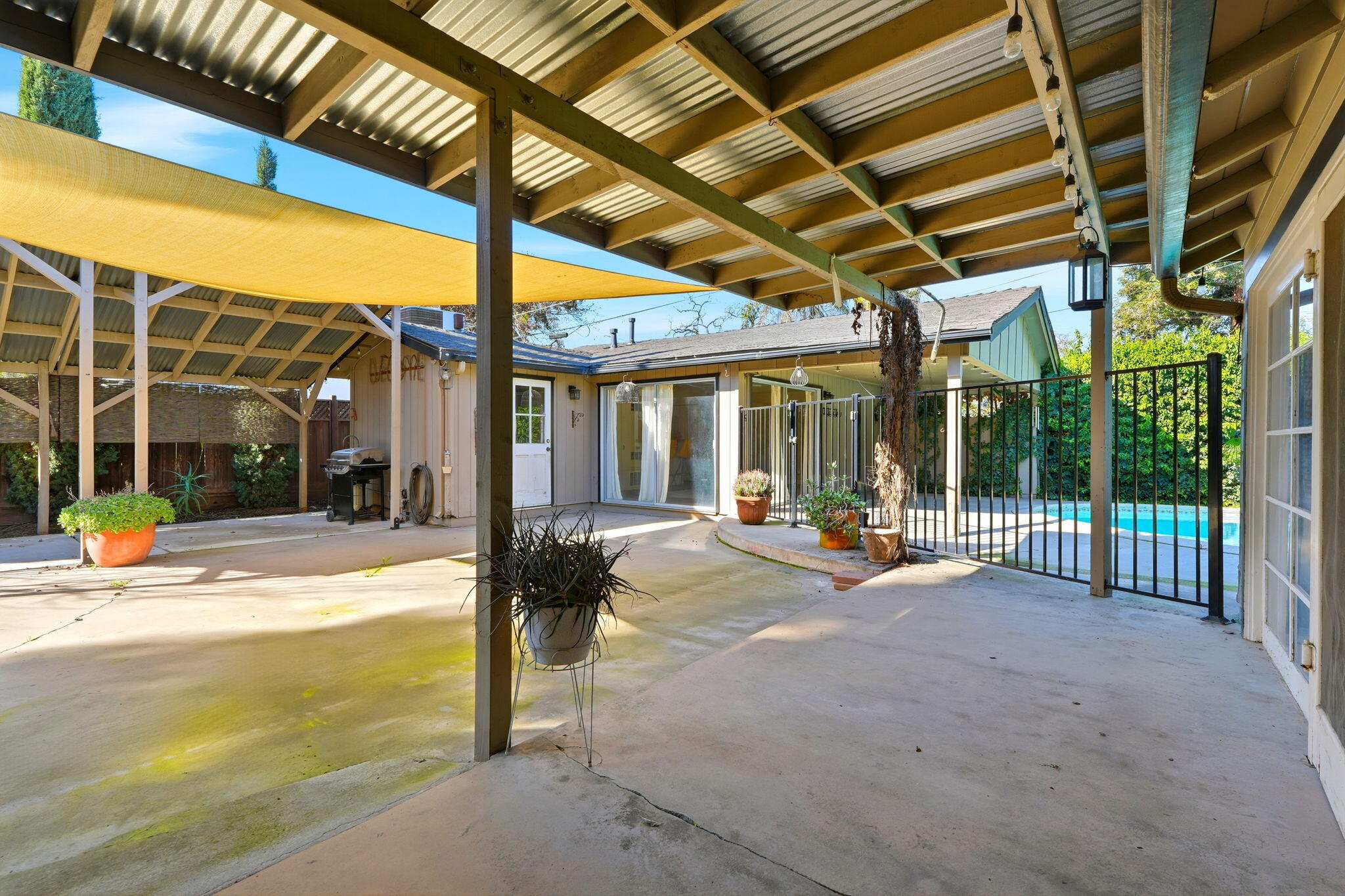 1708 W Myrtle Ave, Visalia, CA 93277