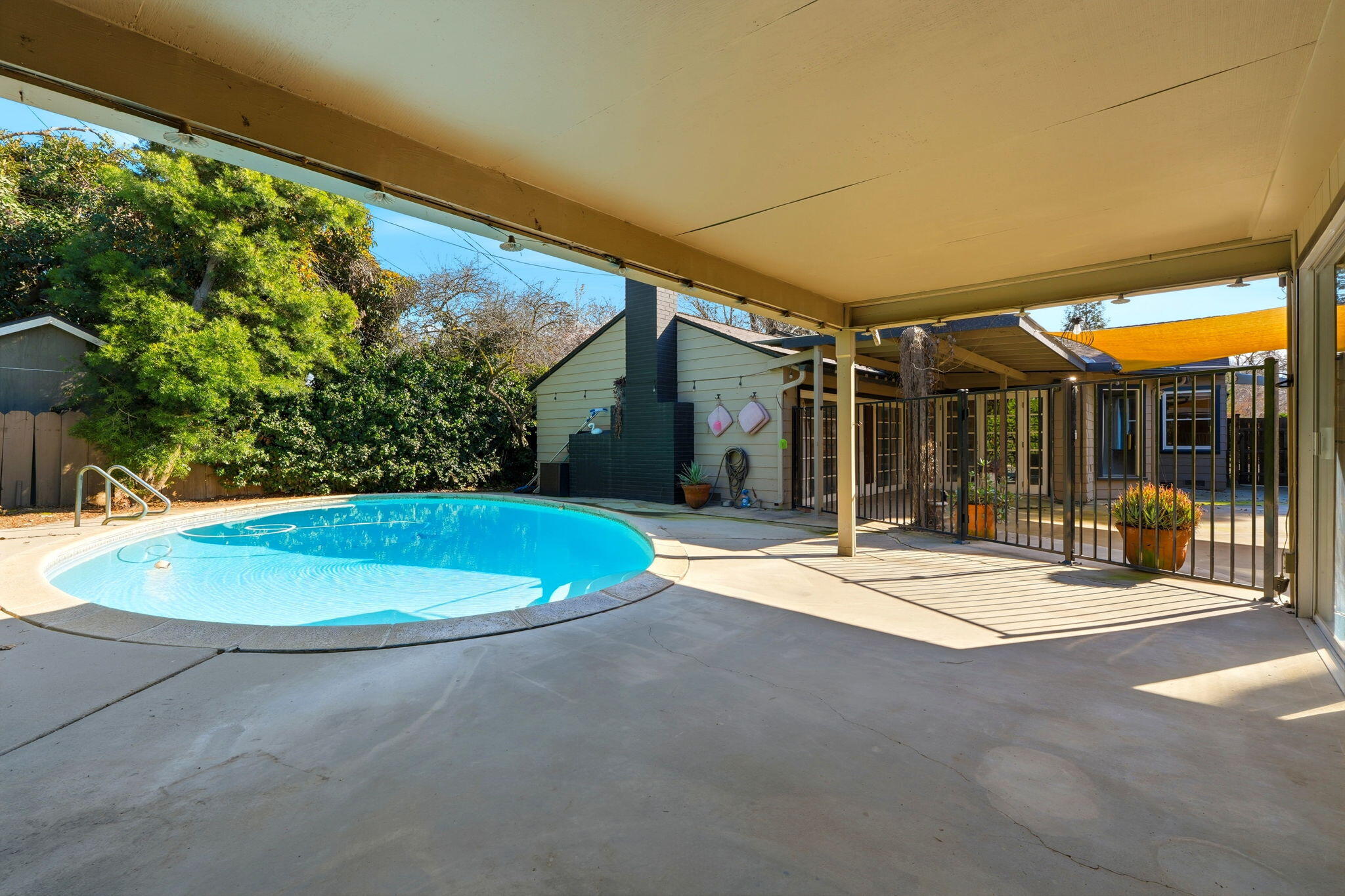 1708 W Myrtle Ave, Visalia, CA 93277