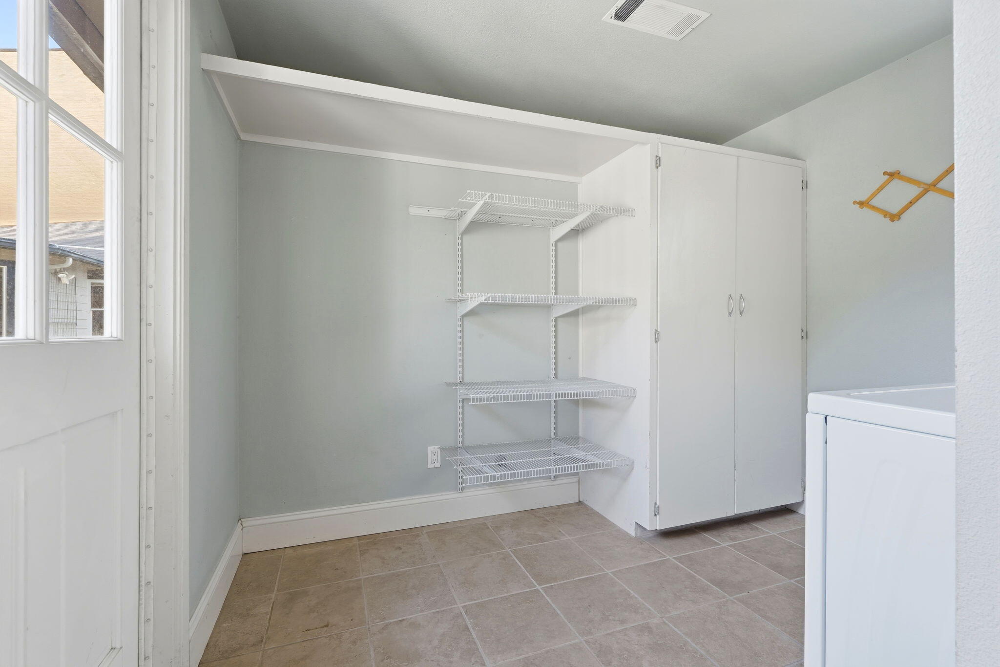 1708 W Myrtle Ave, Visalia, CA 93277