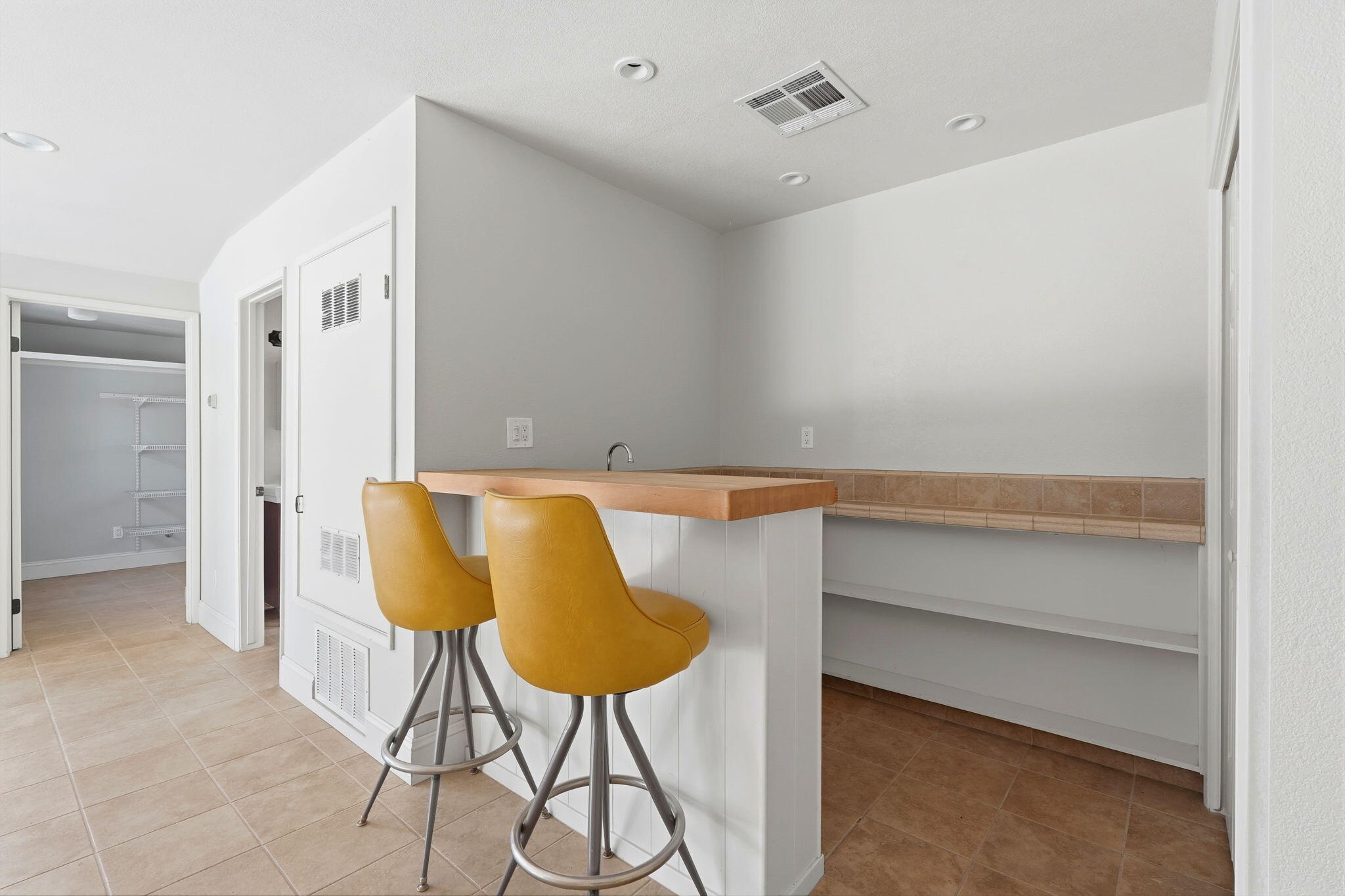 1708 W Myrtle Ave, Visalia, CA 93277