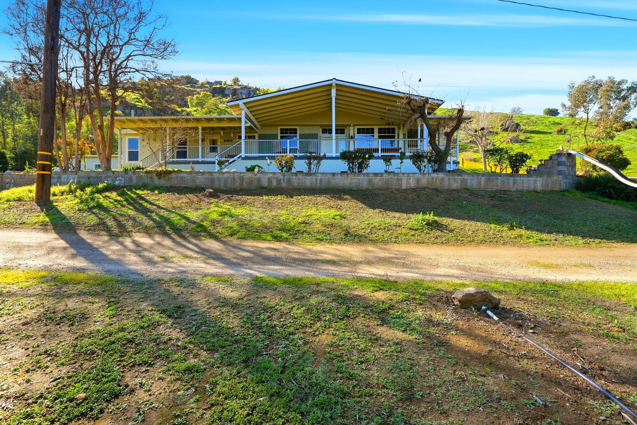 31967 Sierra Dr, Lemon Cove, CA 93244