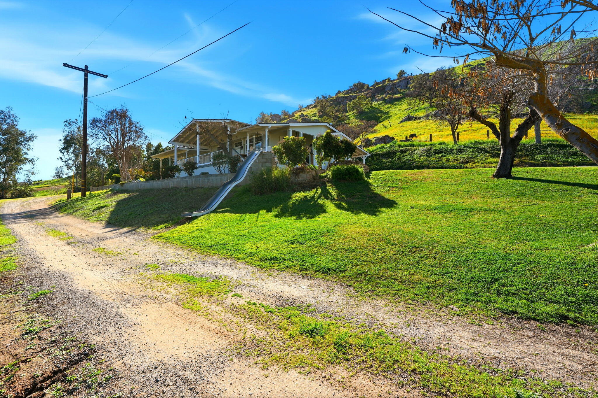 31967 Sierra Dr, Lemon Cove, CA 93244