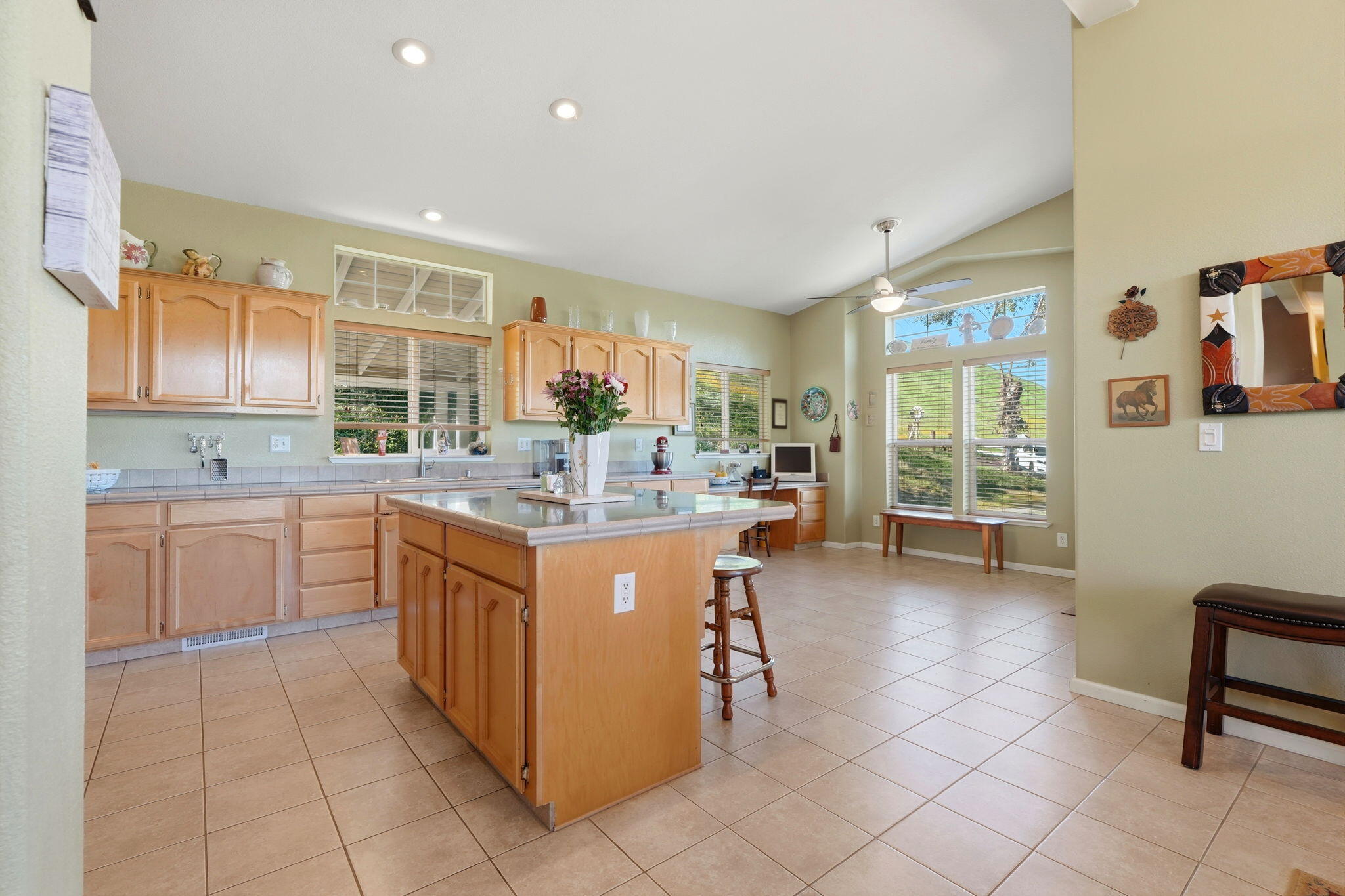 31967 Sierra Dr, Lemon Cove, CA 93244