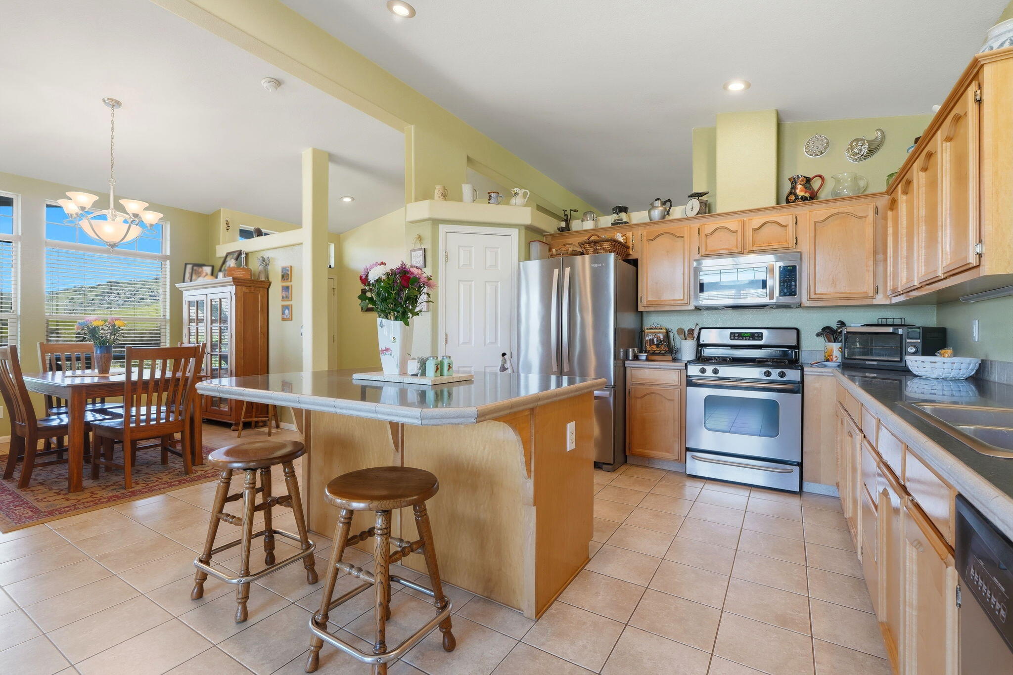 31967 Sierra Dr, Lemon Cove, CA 93244