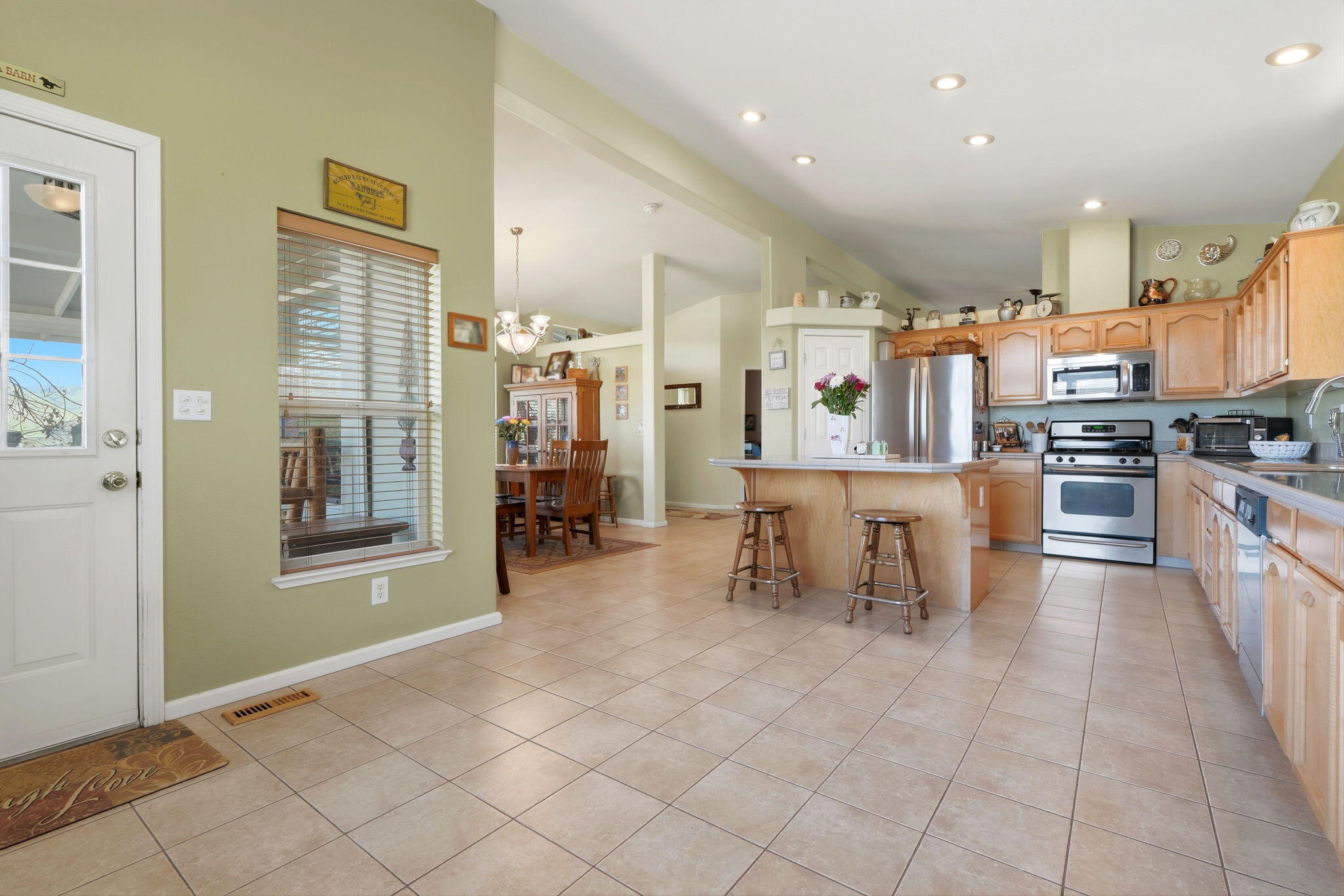 31967 Sierra Dr, Lemon Cove, CA 93244