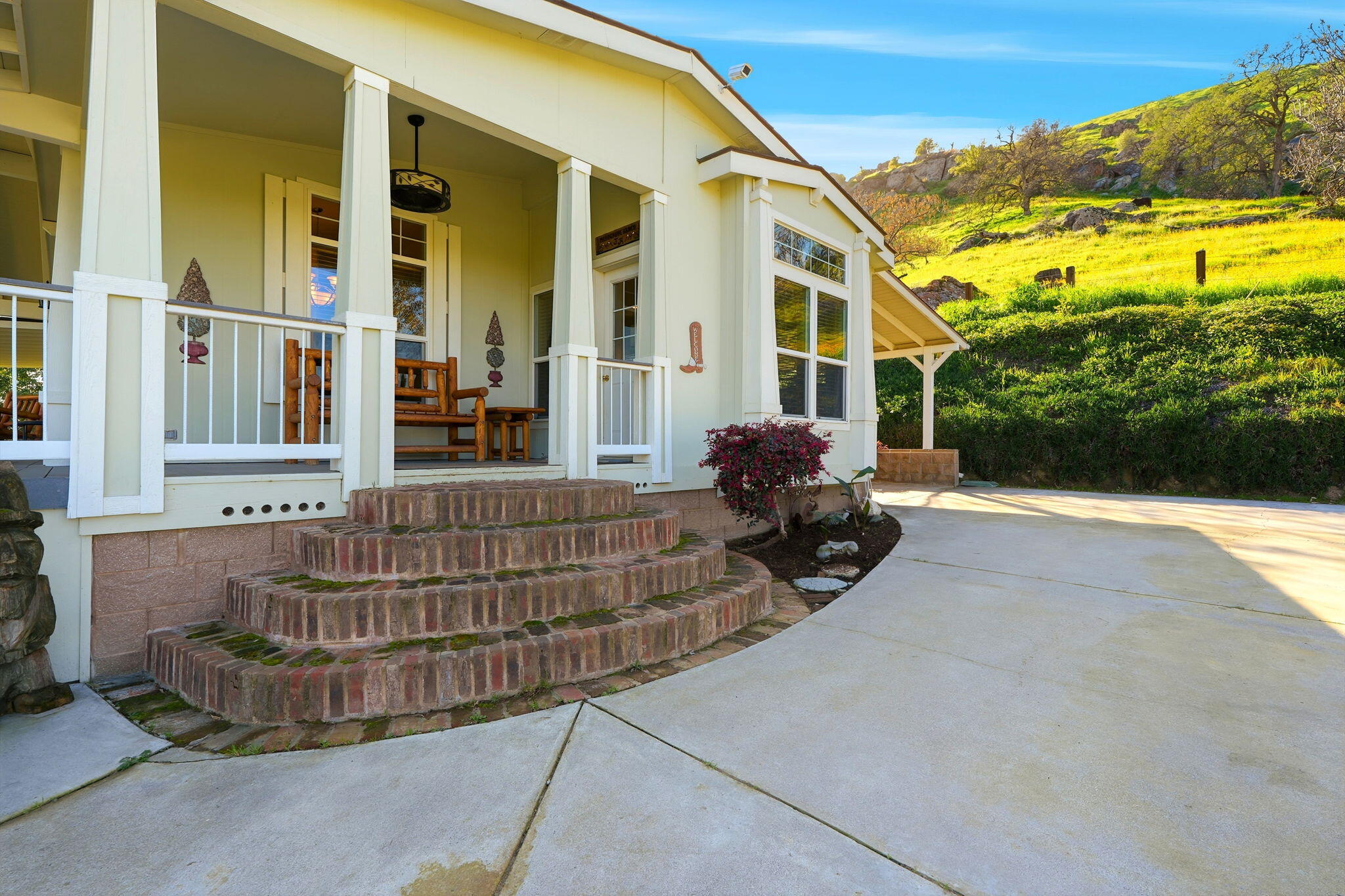 31967 Sierra Dr, Lemon Cove, CA 93244