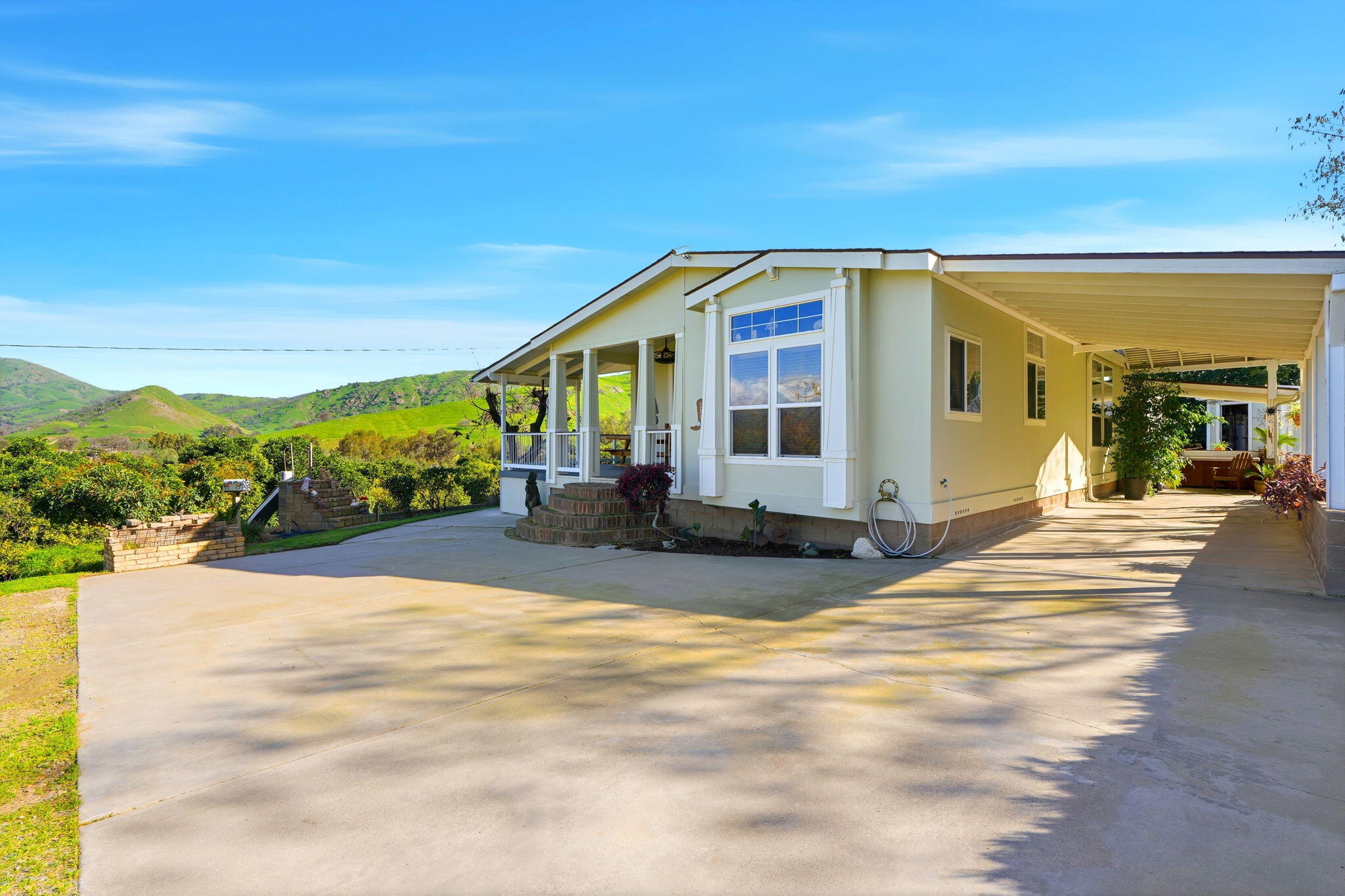 31967 Sierra Dr, Lemon Cove, CA 93244