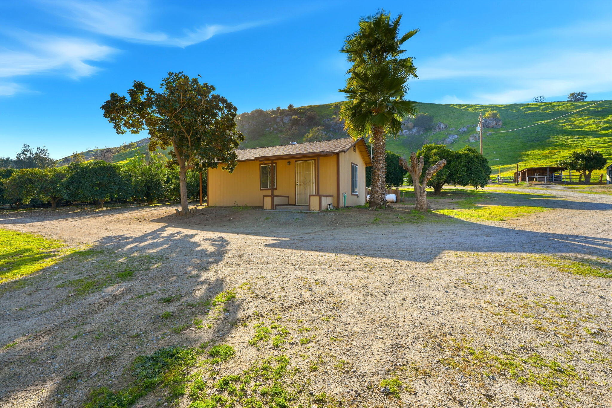 31967 Sierra Dr, Lemon Cove, CA 93244