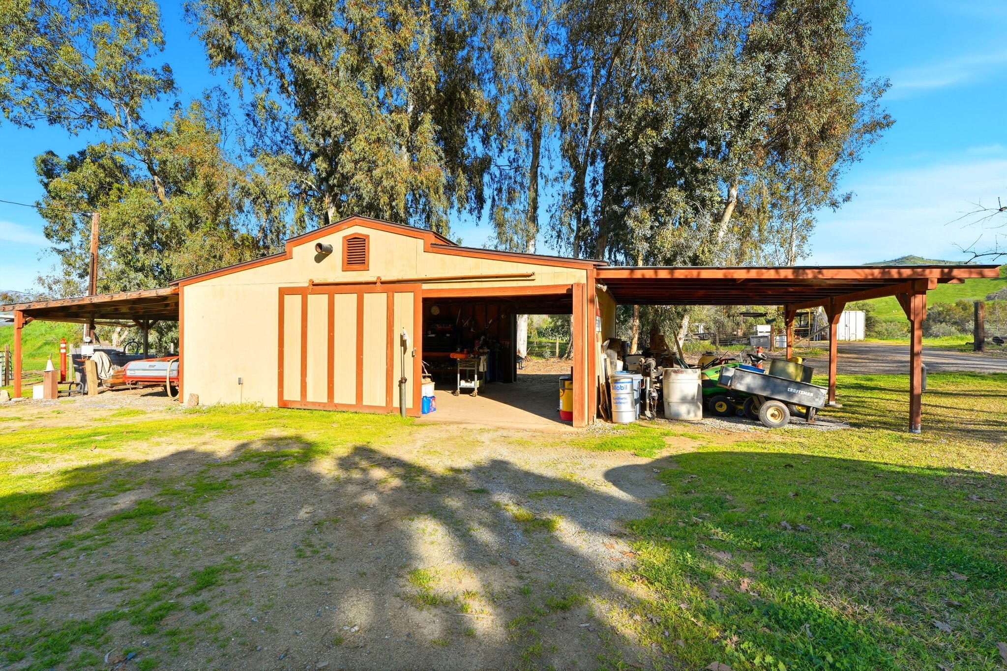 31967 Sierra Dr, Lemon Cove, CA 93244