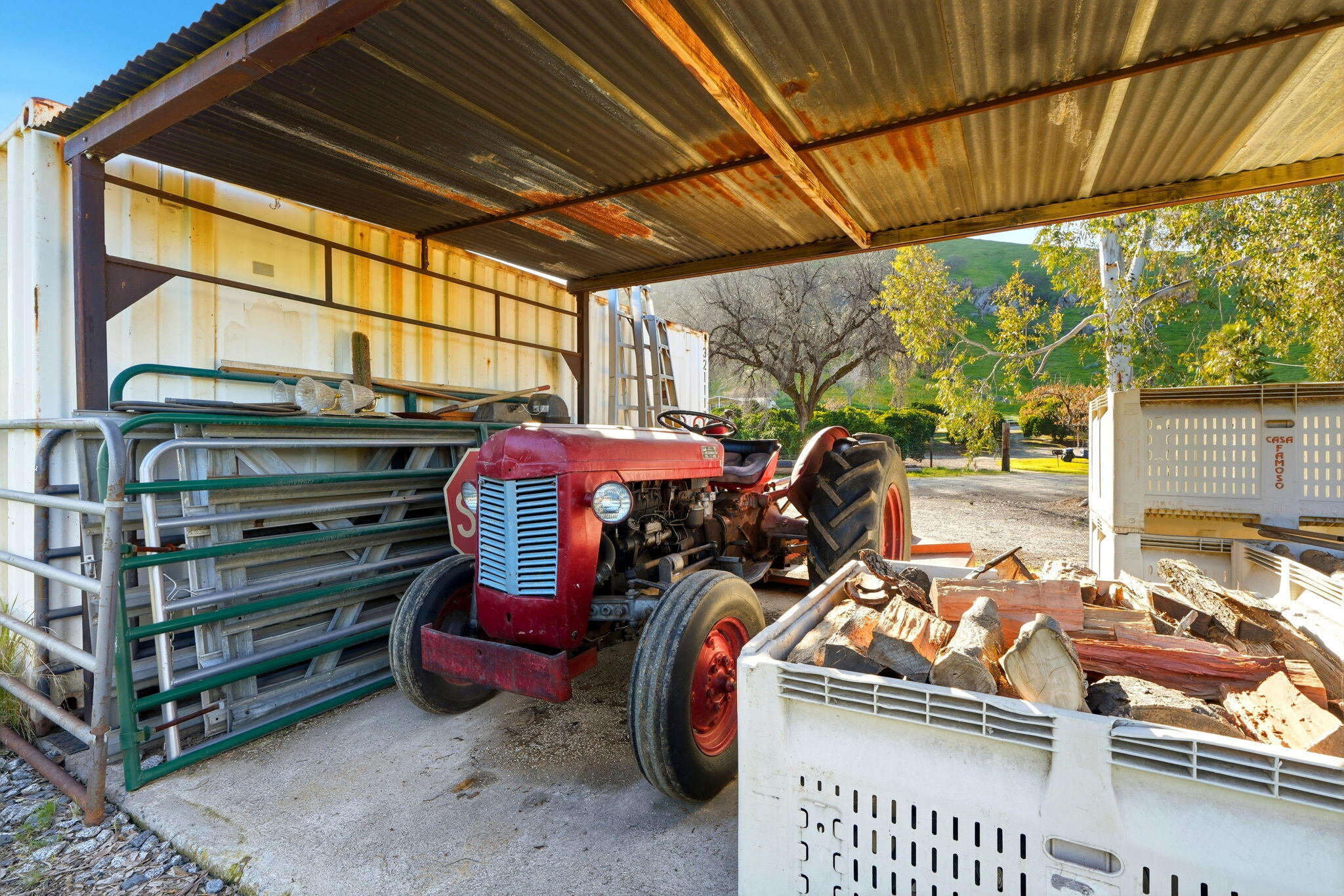 31967 Sierra Dr, Lemon Cove, CA 93244