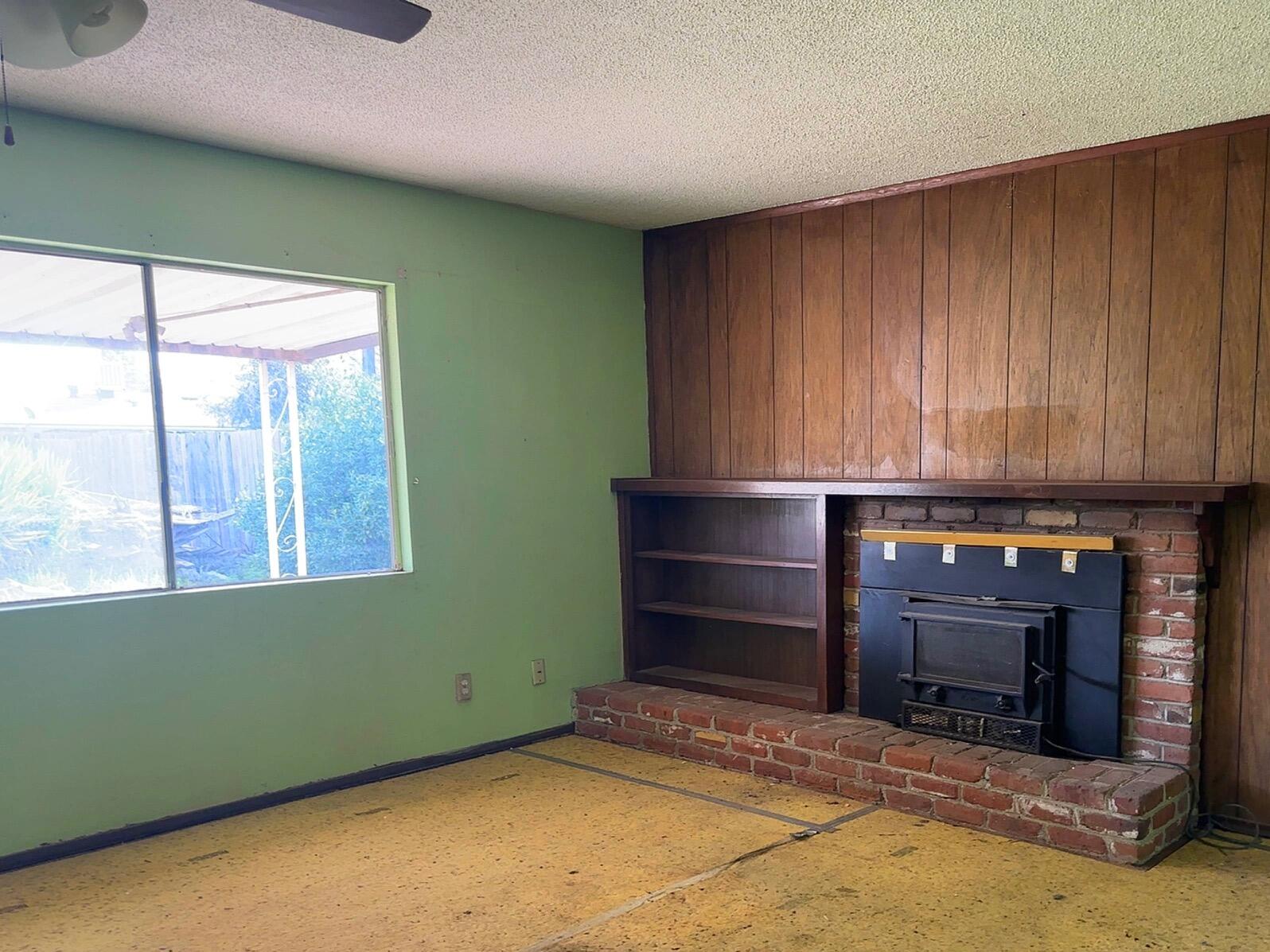 988 Laurel Ave, Lindsay, CA 93247