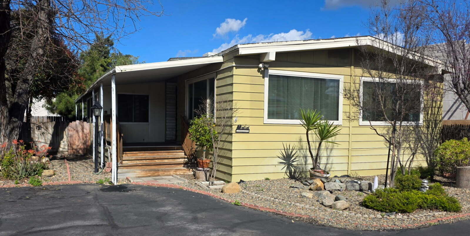 2400 W Midvalley Ave #06, Visalia, CA 93277