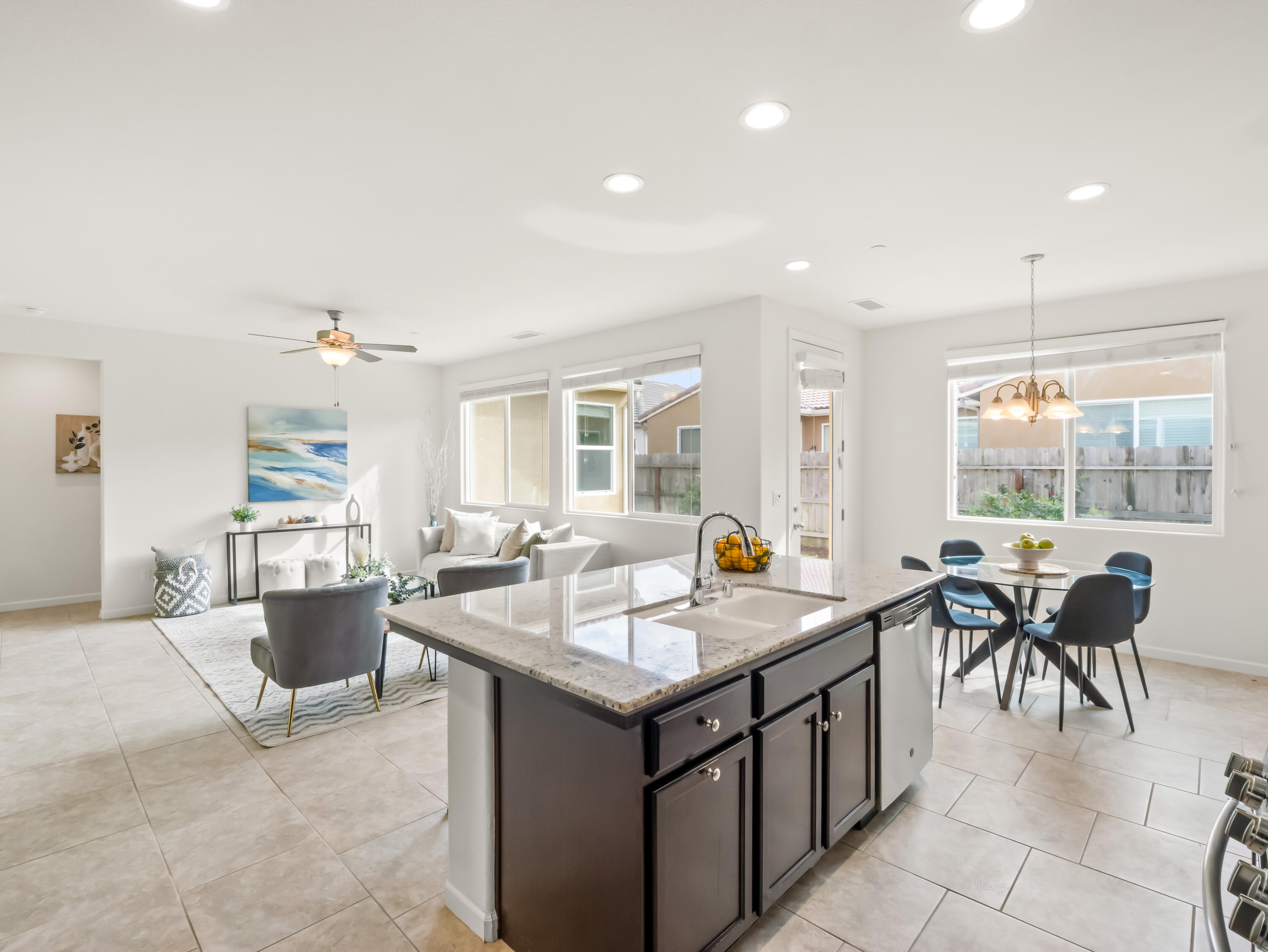 2318 Lombard Ln, Clovis, CA 93611