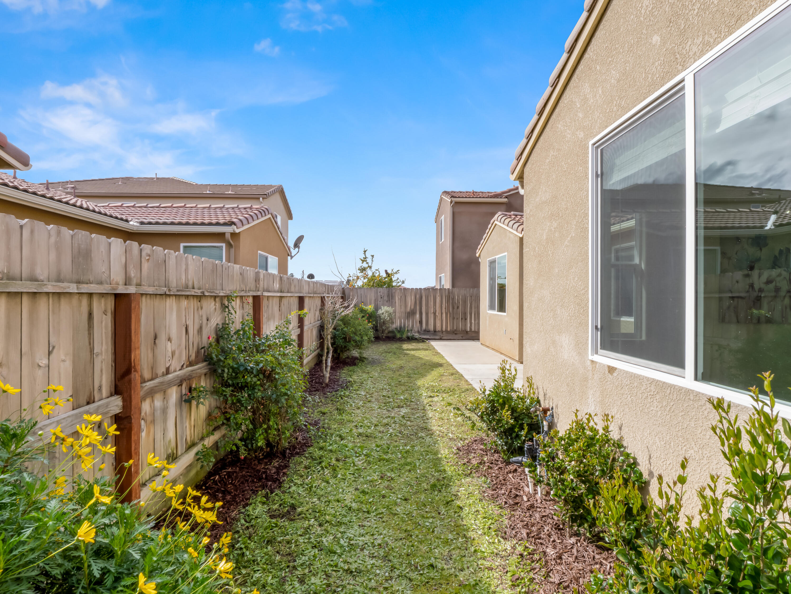 2318 Lombard Ln, Clovis, CA 93611