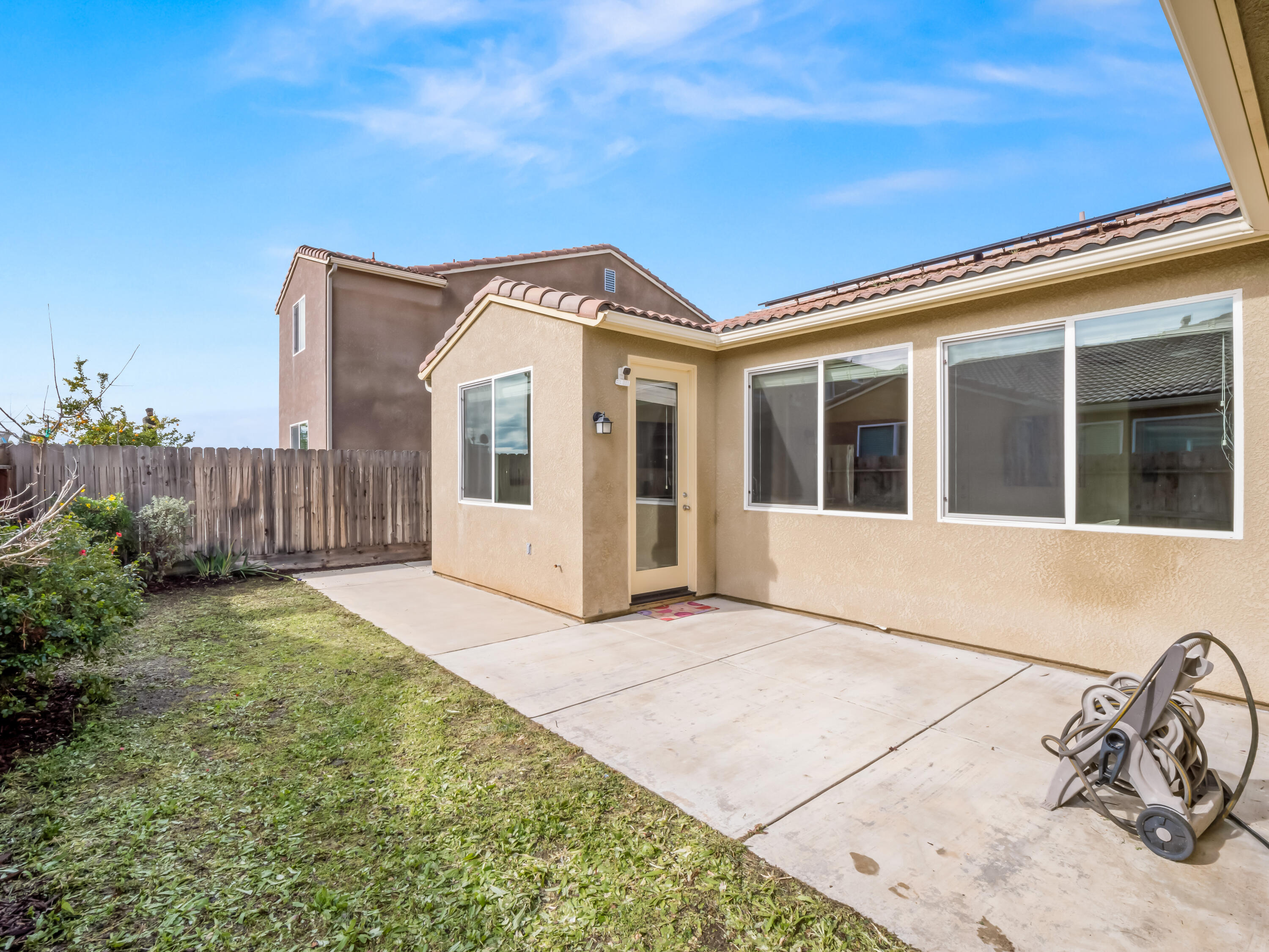 2318 Lombard Ln, Clovis, CA 93611