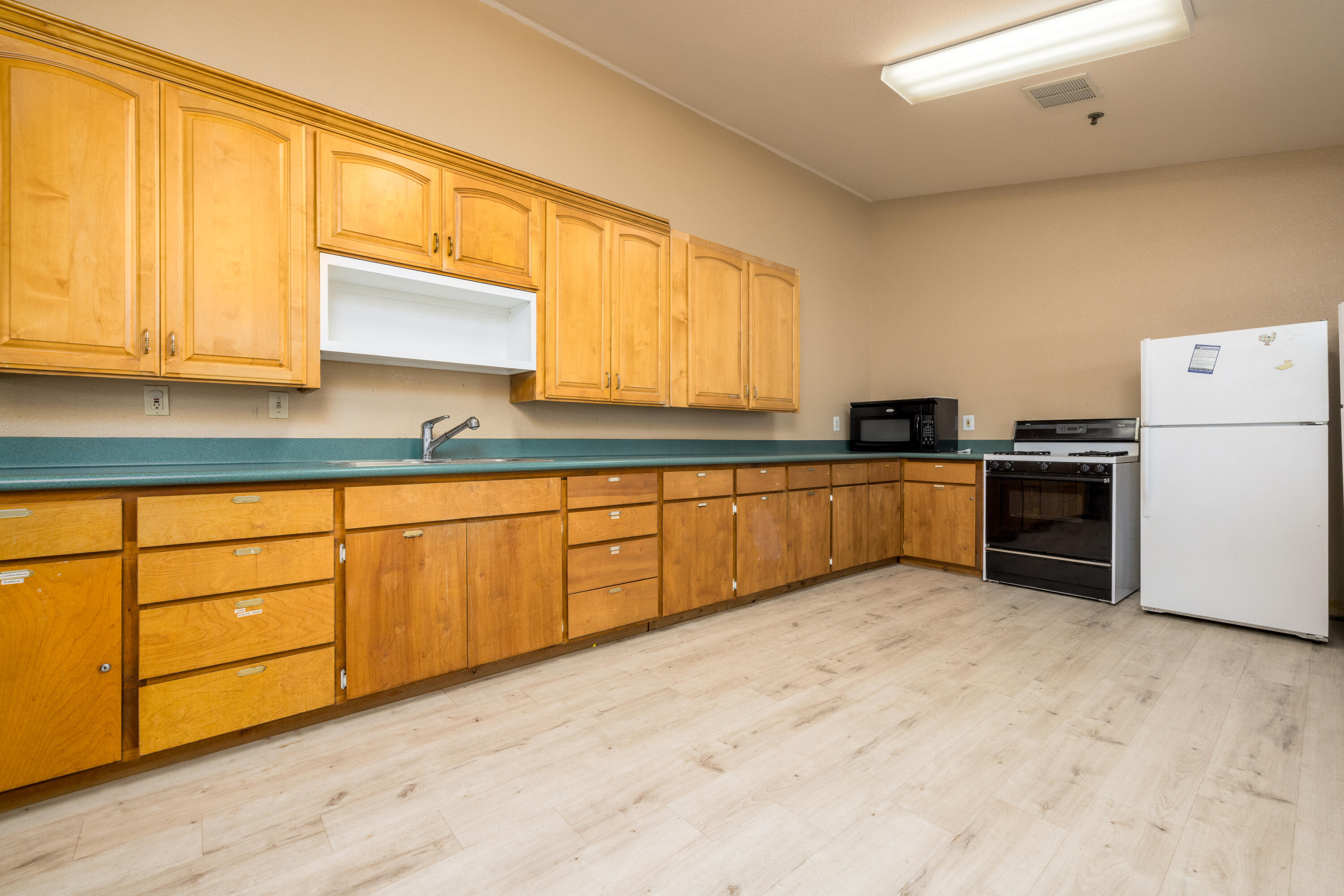 2127 S Giddings St, Visalia, CA 93277