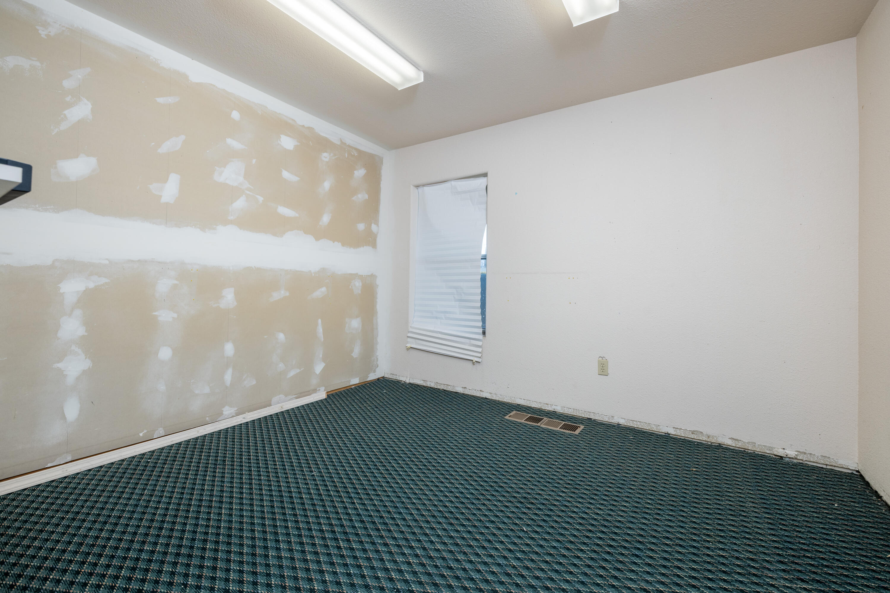 2127 S Giddings St, Visalia, CA 93277