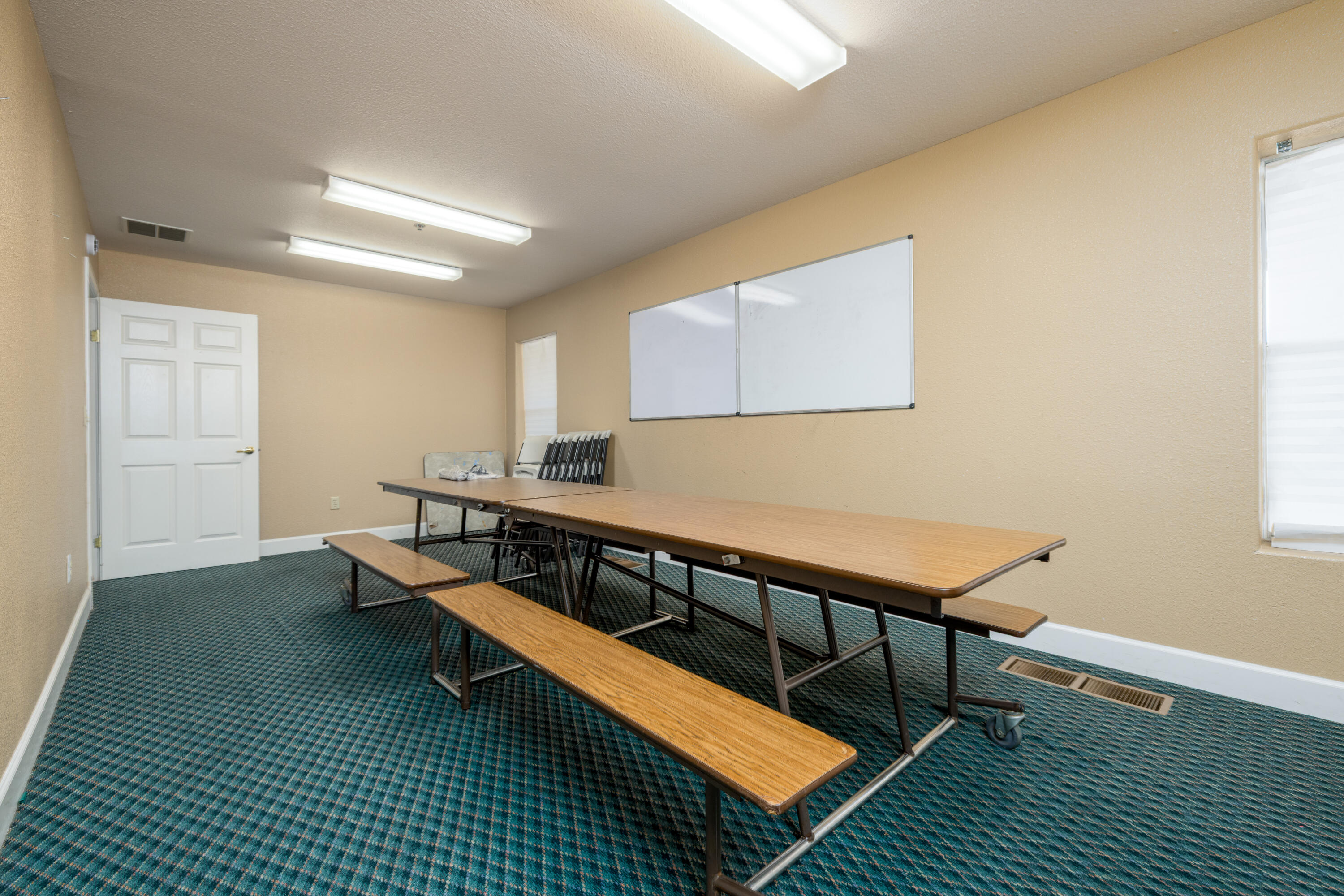 2127 S Giddings St, Visalia, CA 93277