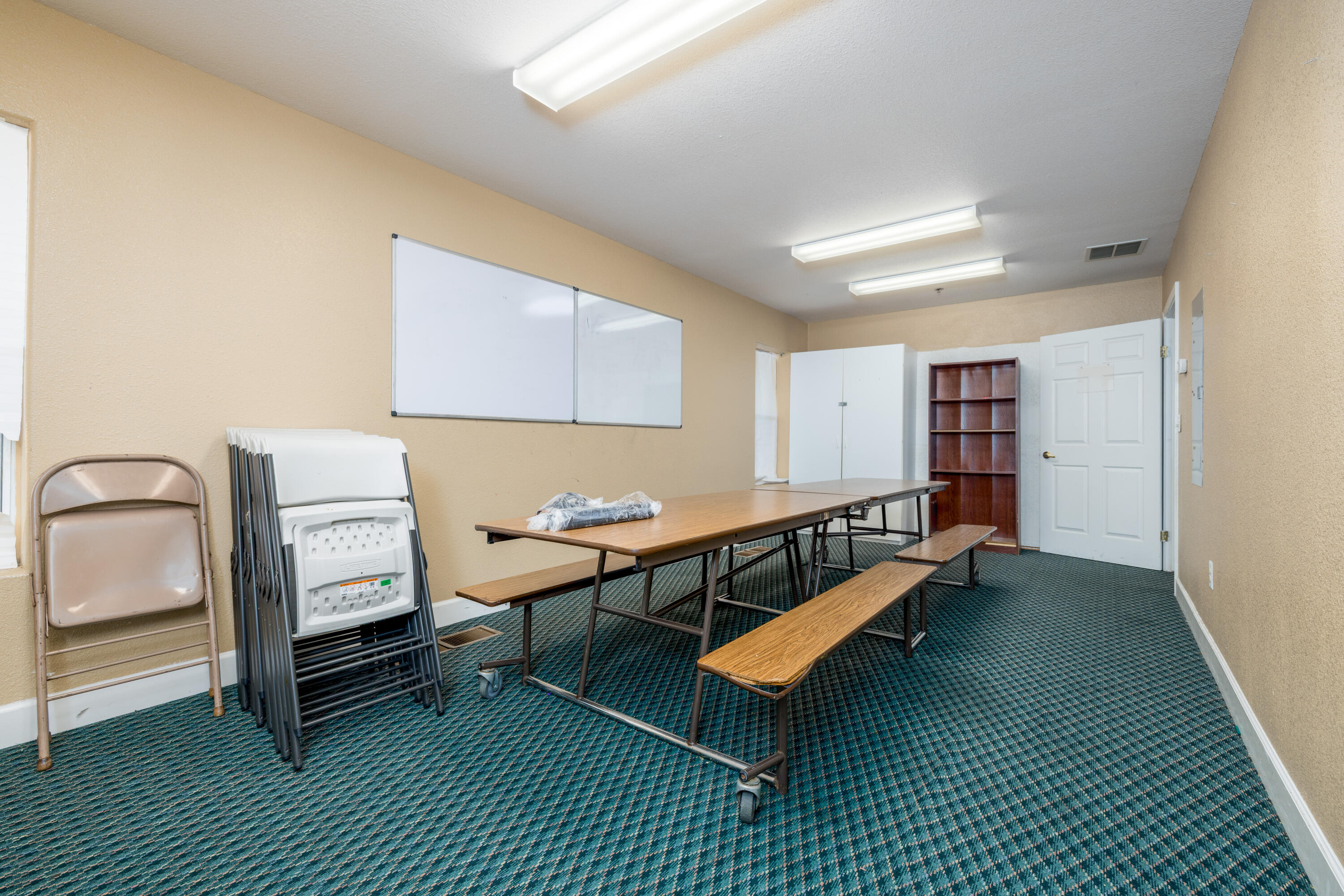 2127 S Giddings St, Visalia, CA 93277