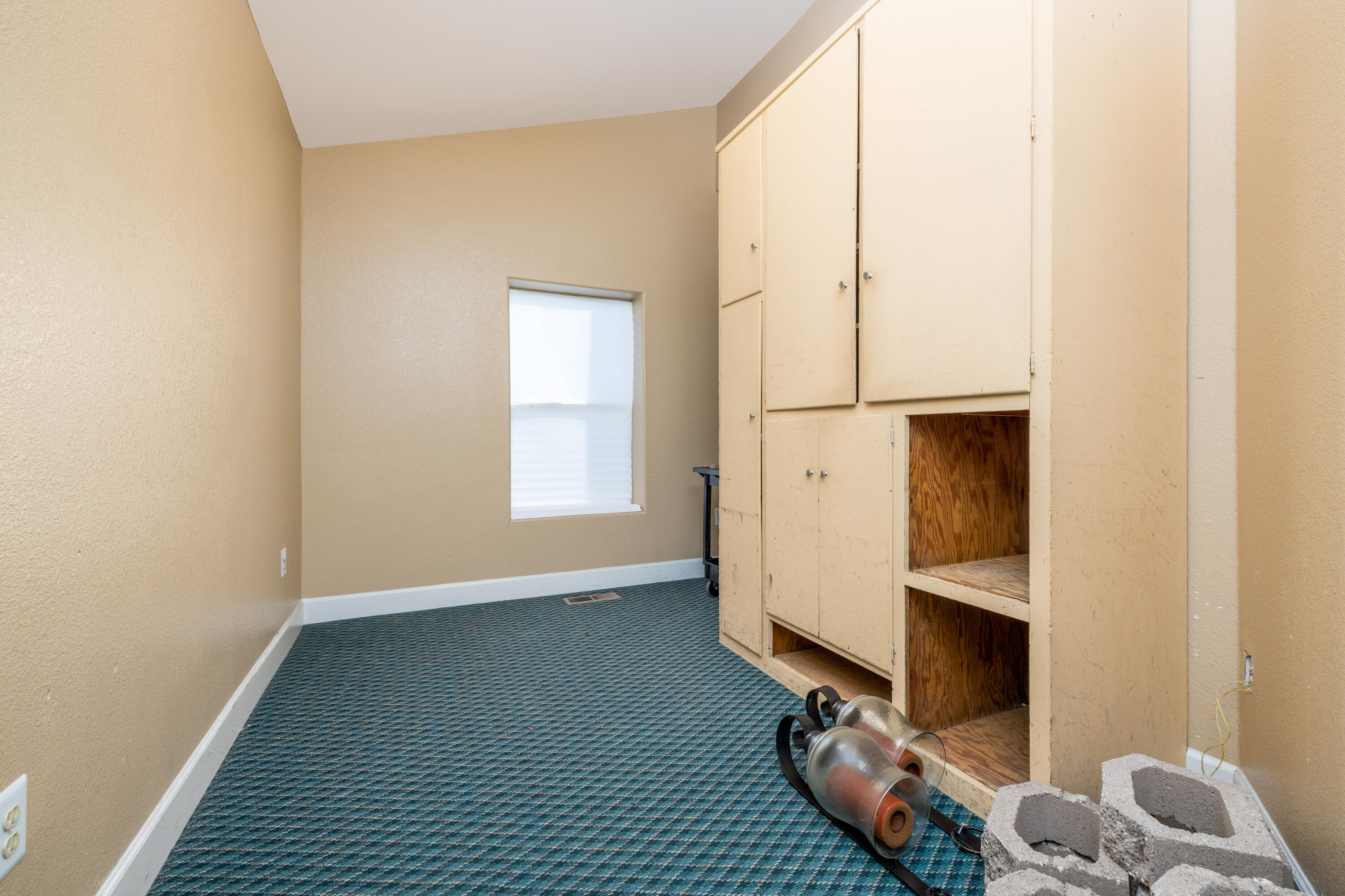 2127 S Giddings St, Visalia, CA 93277