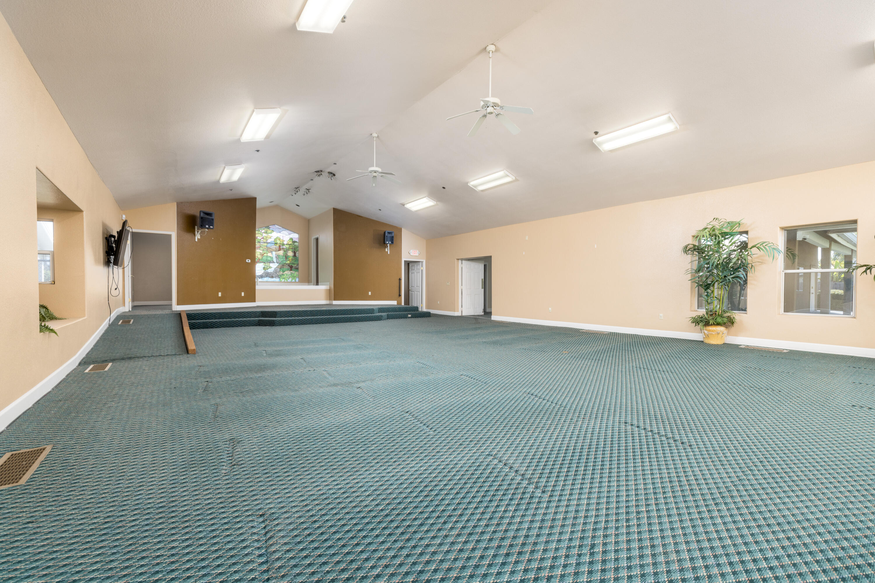 2127 S Giddings St, Visalia, CA 93277