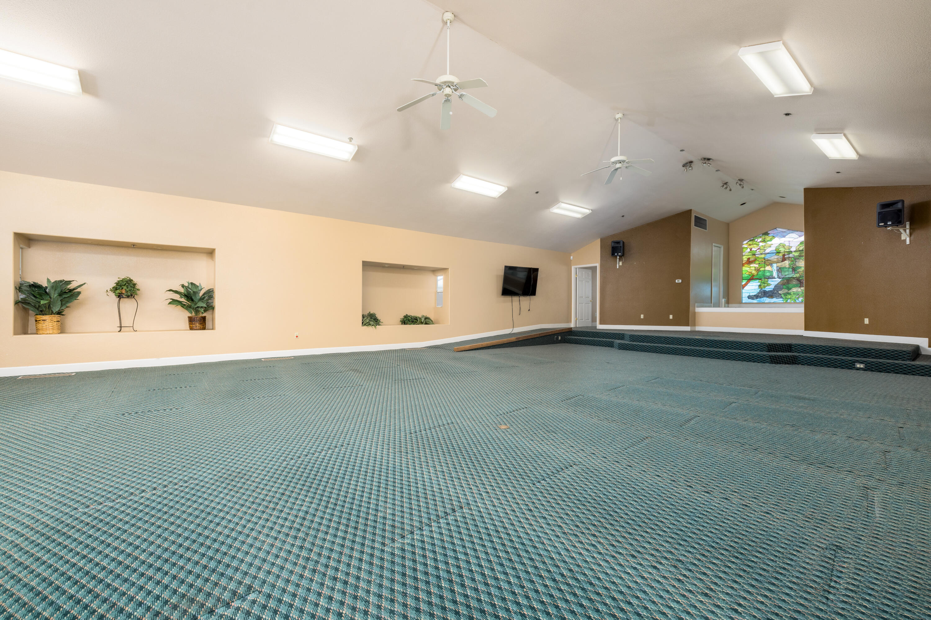 2127 S Giddings St, Visalia, CA 93277