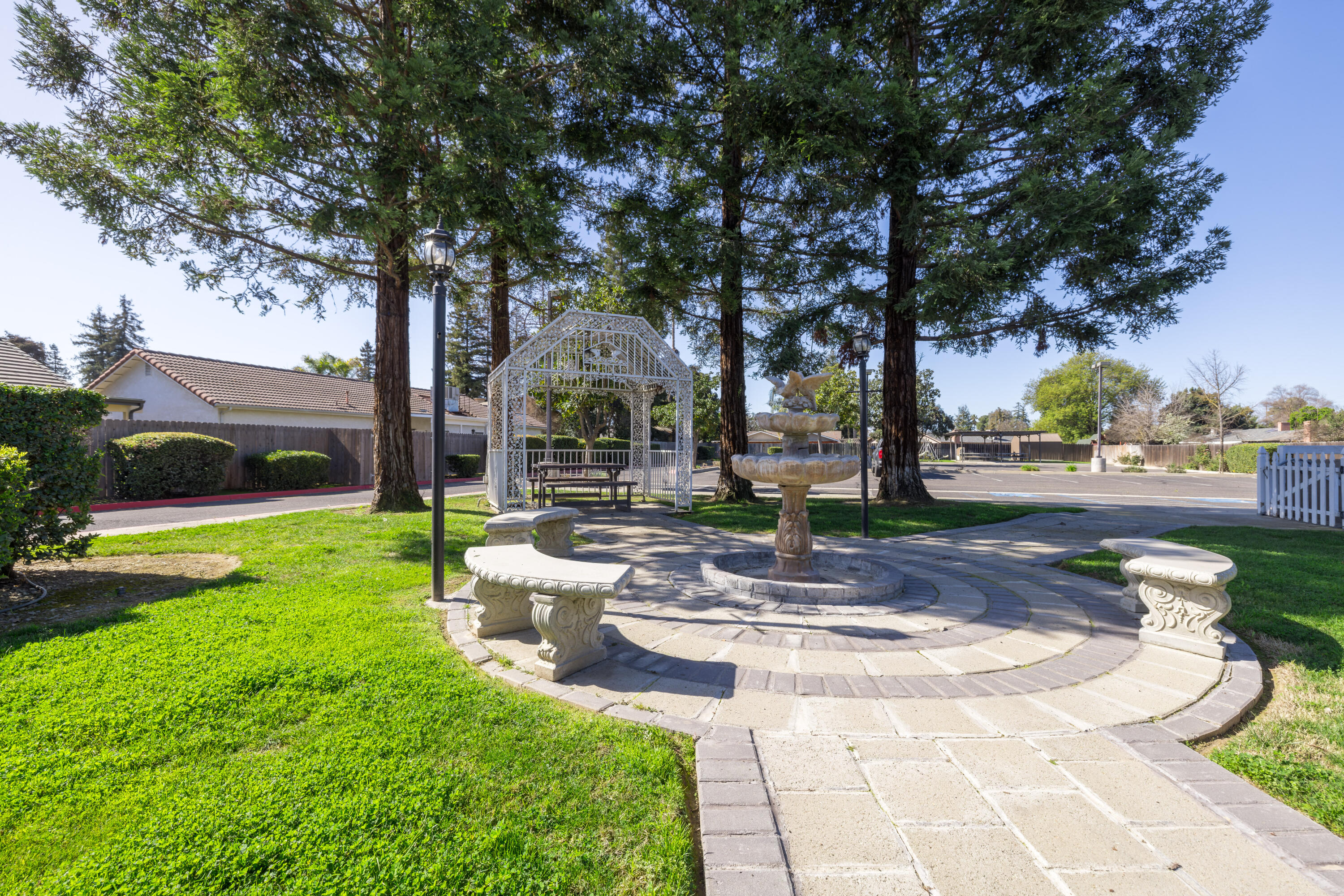 2127 S Giddings St, Visalia, CA 93277