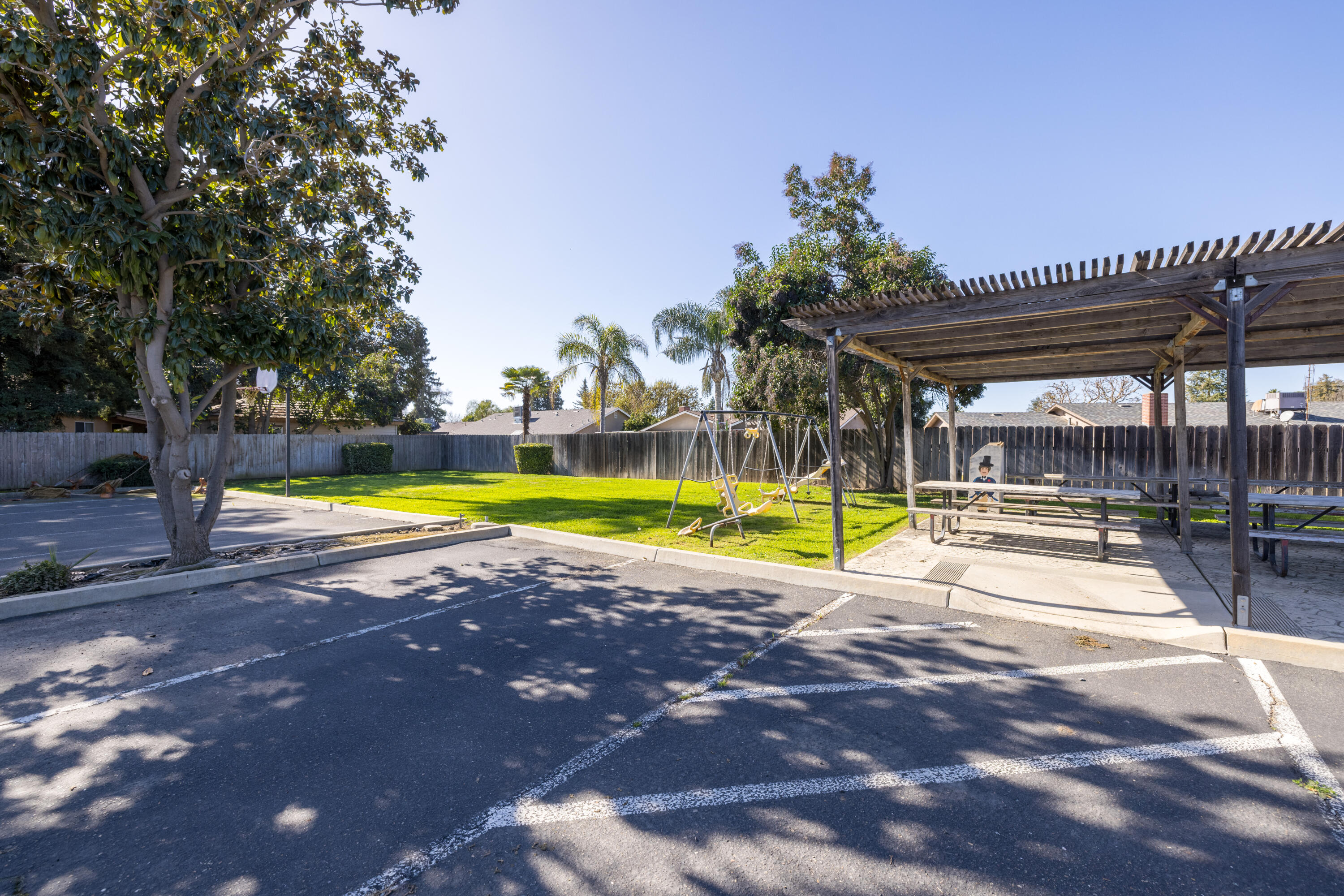 2127 S Giddings St, Visalia, CA 93277